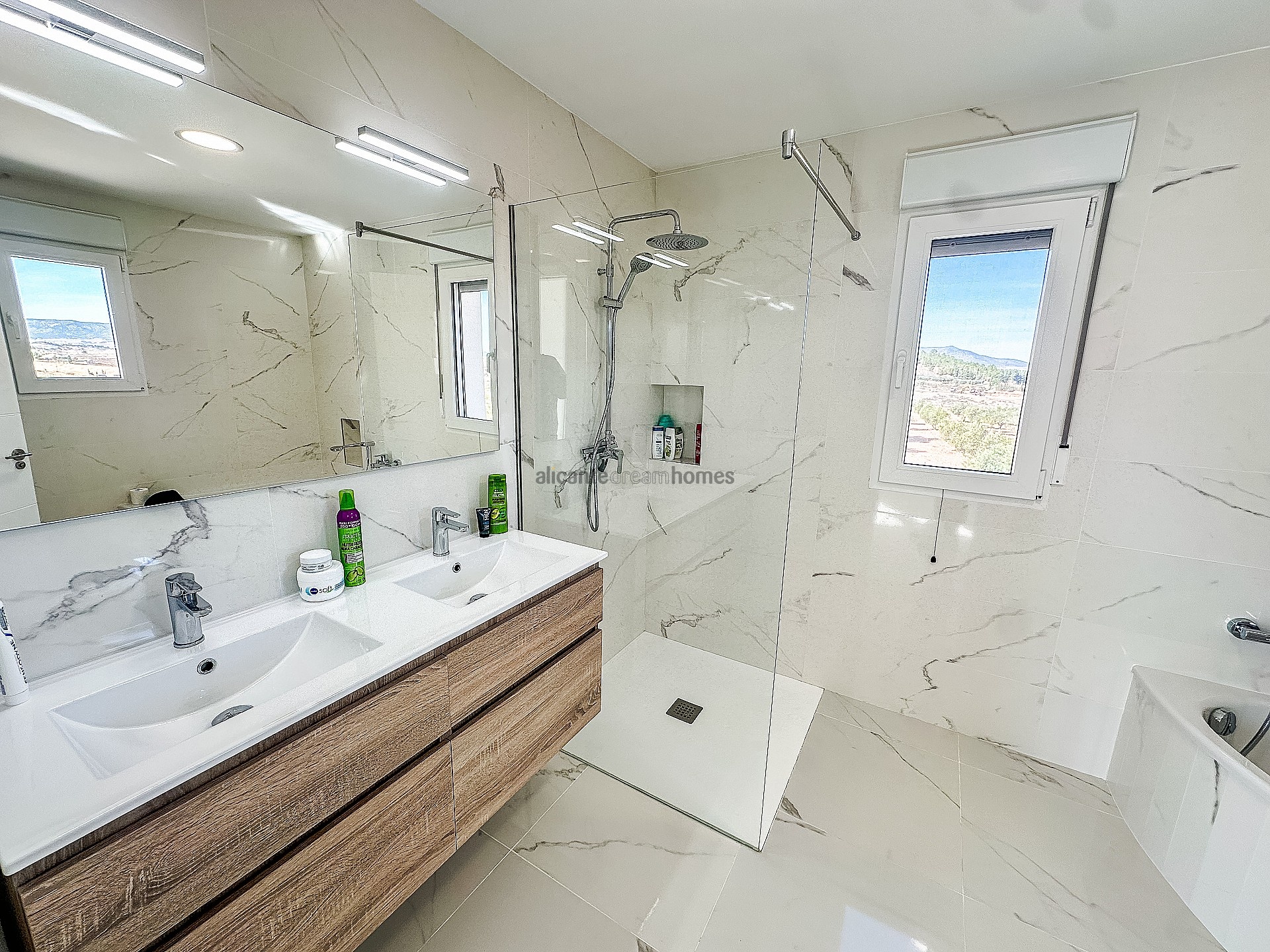Resale - 4 Bedroom 3 Bathroom Villa in Pinoso - , Pinoso, Alicante, Spain - Alicante