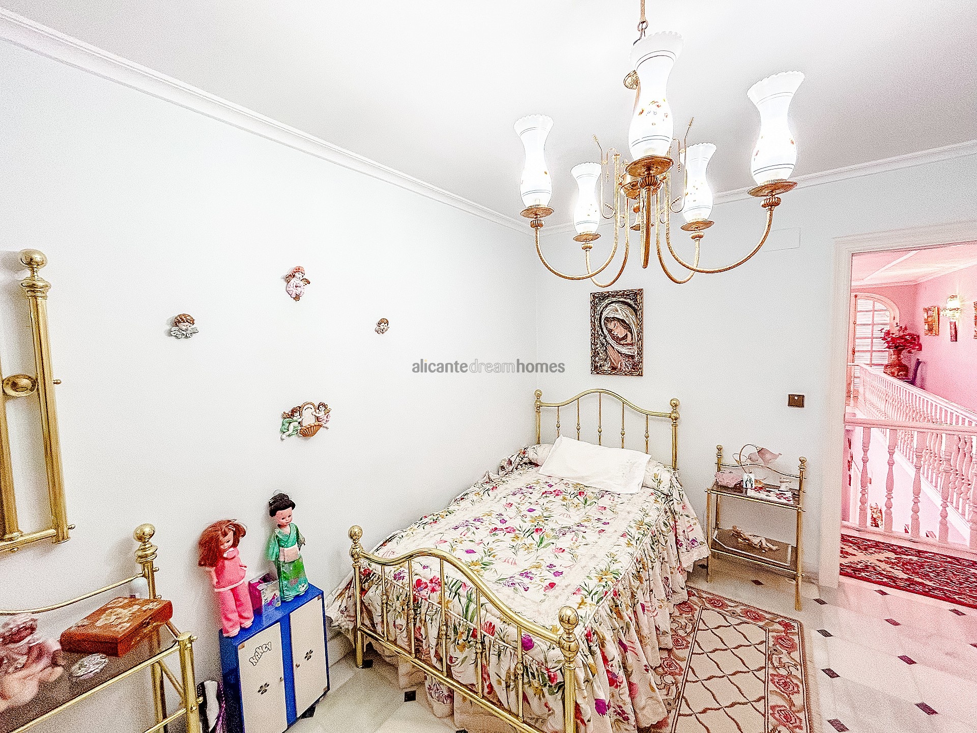 Resale - 6 Bedroom 4 Bathroom Villa in Monóvar -  - Alicante