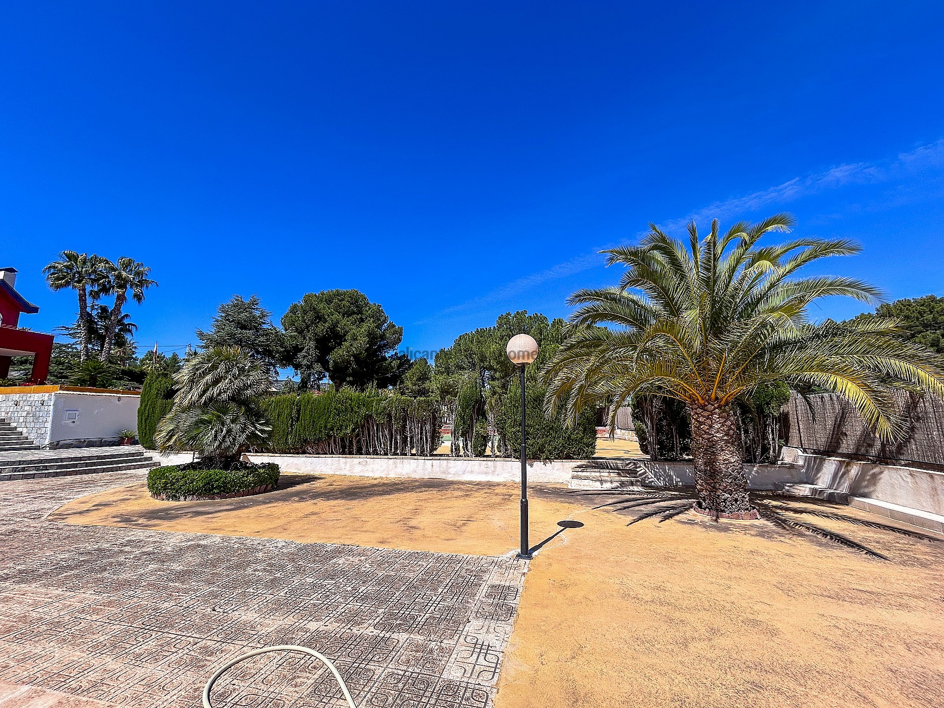 Resale - 6 Bedroom 4 Bathroom Villa in Monóvar -  - Alicante