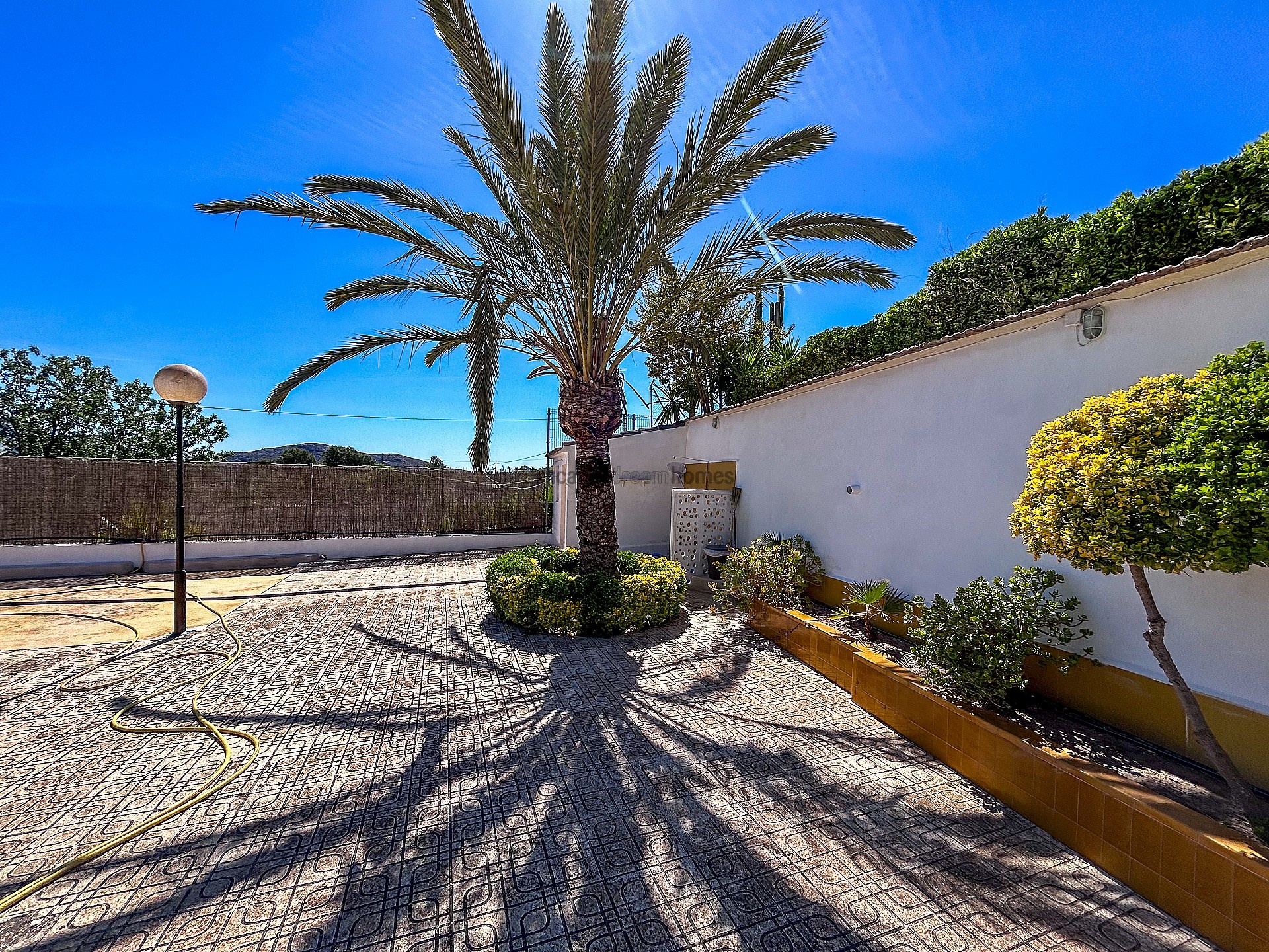 Resale - 6 Bedroom 4 Bathroom Villa in Monóvar -  - Alicante