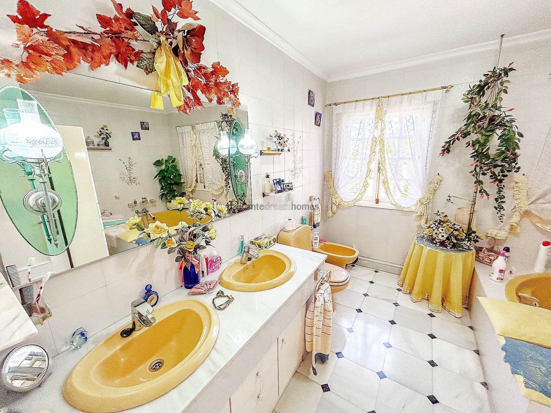 Resale - 6 Bedroom 4 Bathroom Villa in Monóvar -  - Alicante