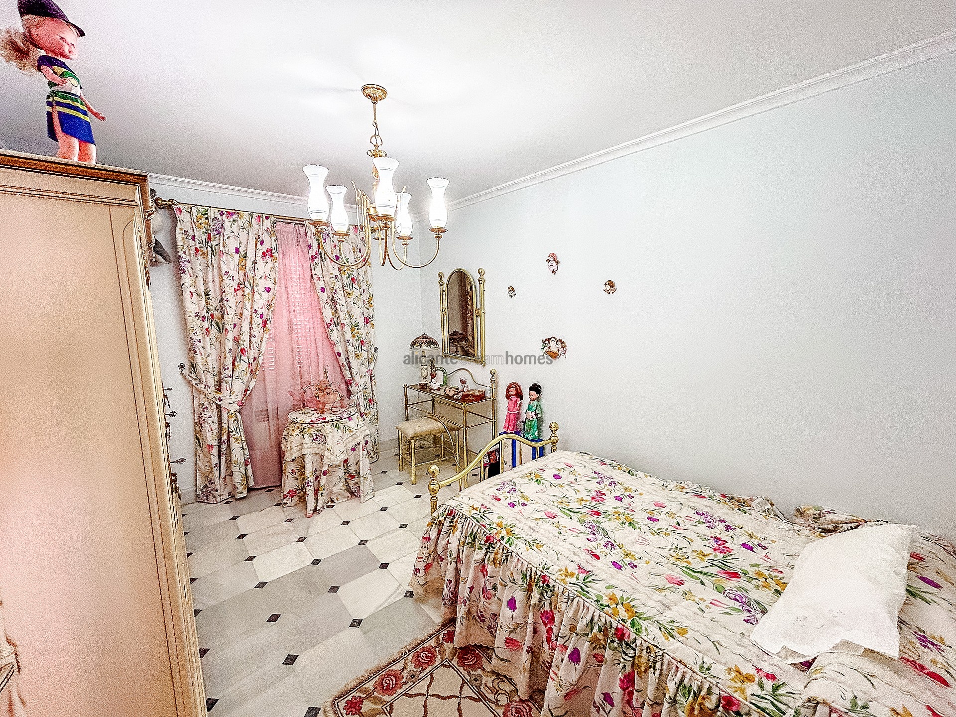Resale - 6 Bedroom 4 Bathroom Villa in Monóvar -  - Alicante