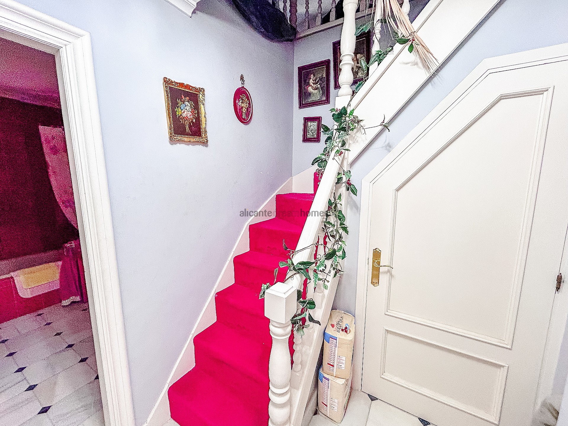 Resale - 6 Bedroom 4 Bathroom Villa in Monóvar -  - Alicante