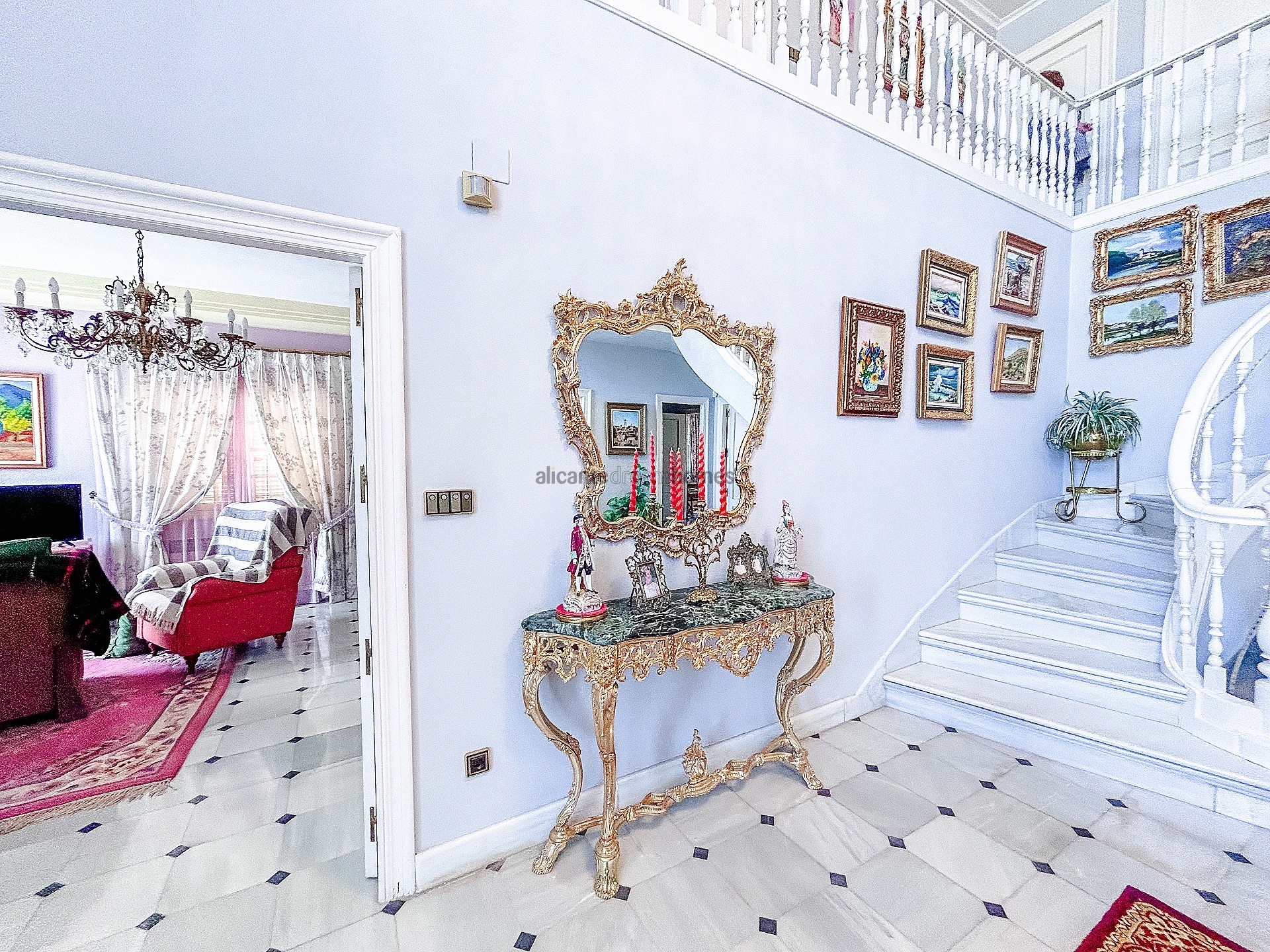 Resale - 6 Bedroom 4 Bathroom Villa in Monóvar -  - Alicante