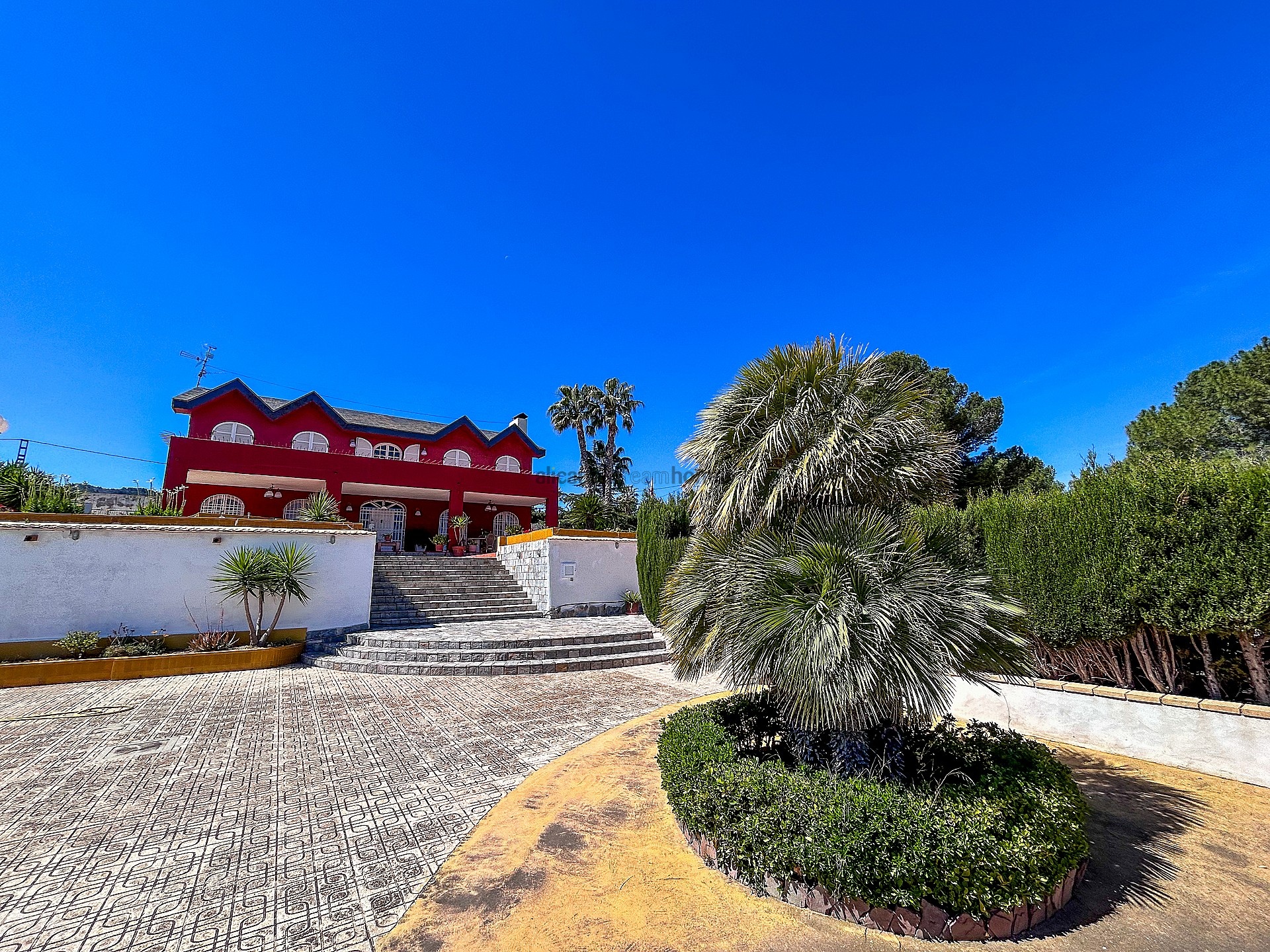 Resale - 6 Bedroom 4 Bathroom Villa in Monóvar -  - Alicante