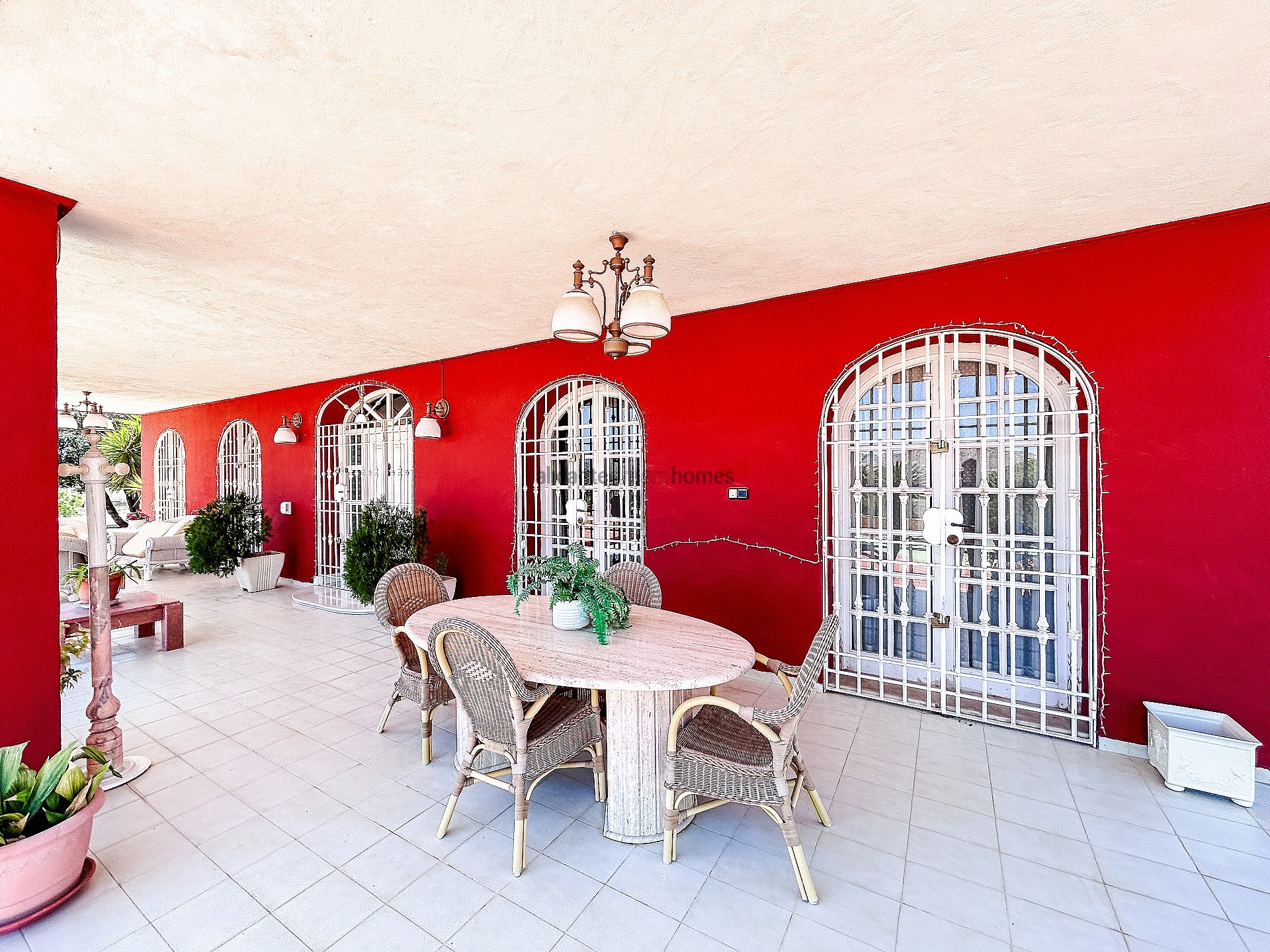 Resale - 6 Bedroom 4 Bathroom Villa in Monóvar -  - Alicante