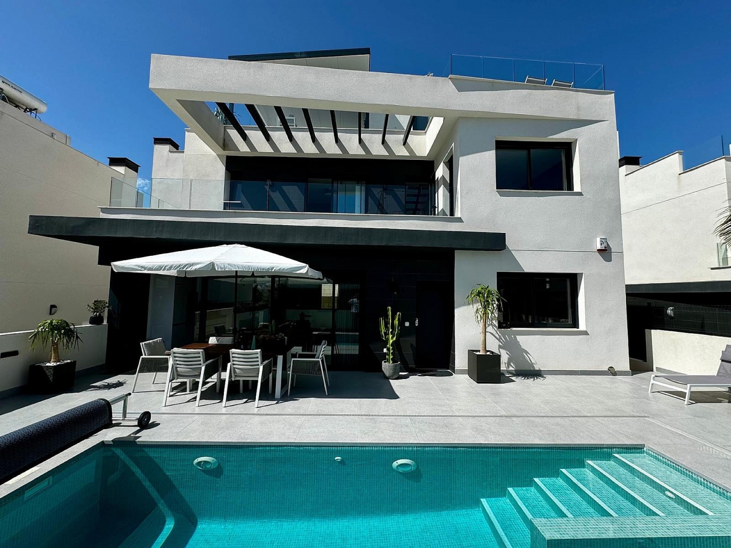 3 Bedroom 3 Bathroom Villa in Algorfa