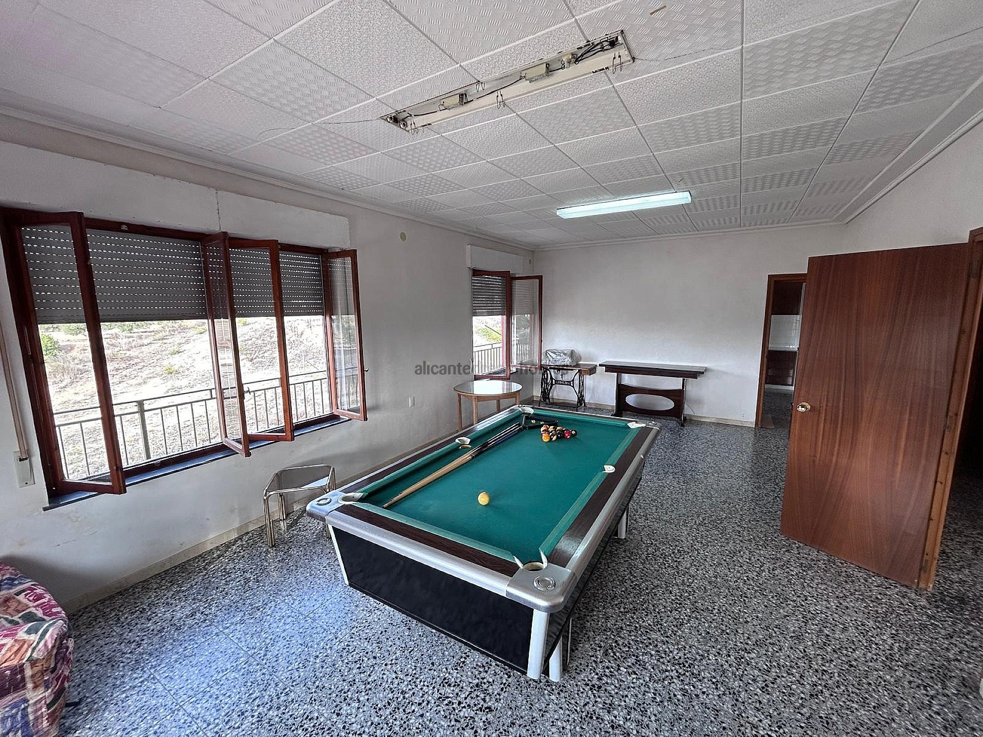 Resale - 6 Bedroom 2 Bathroom Villa in Monóvar -  - Alicante