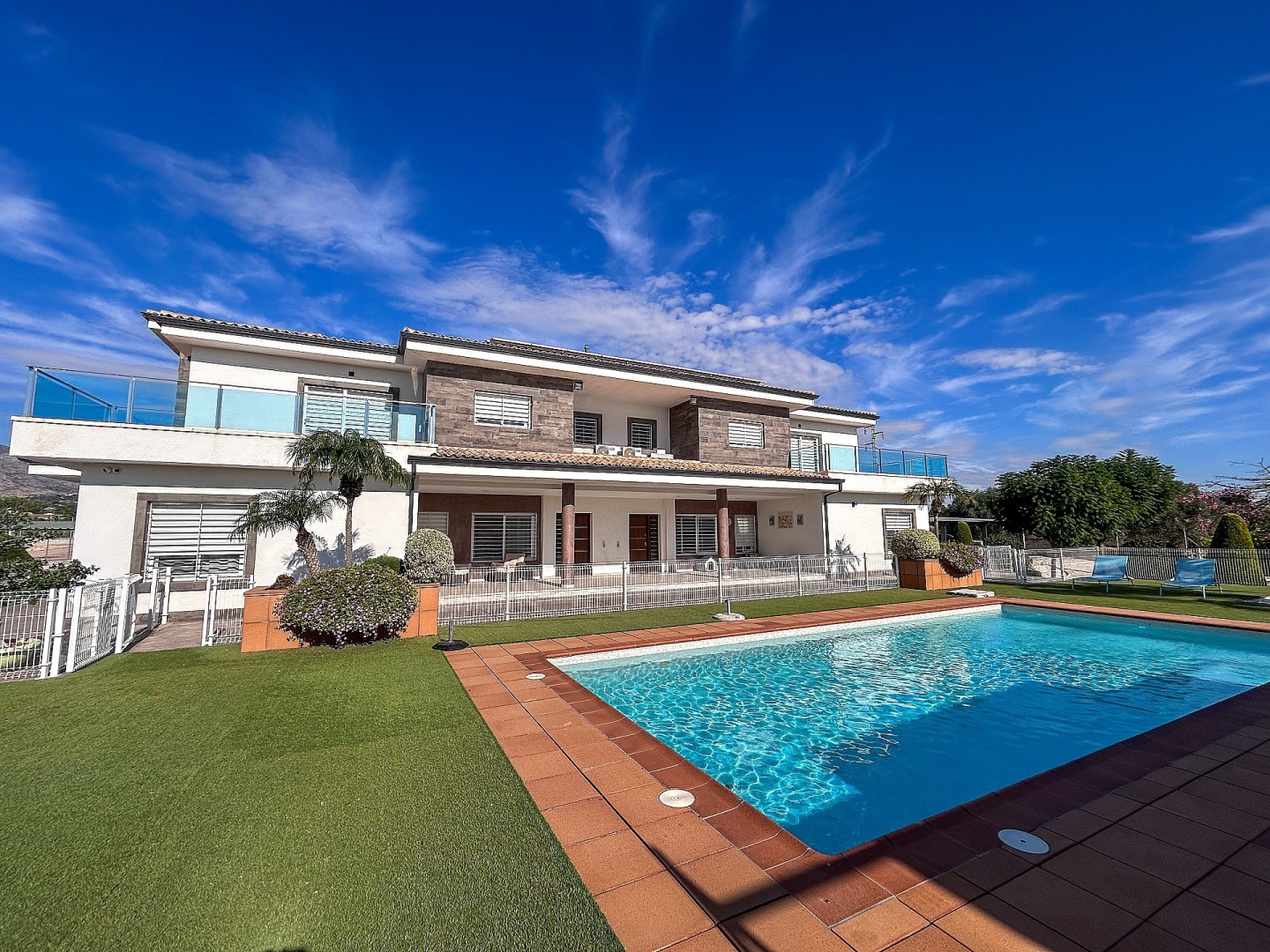 8 Bedroom 7 Bathroom Villa in Crevillente