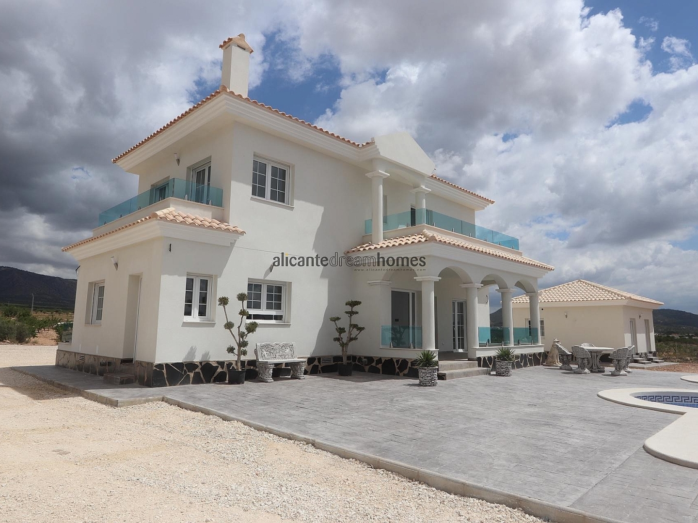 4 Bedroom 3 Bathroom Villa in Pinoso