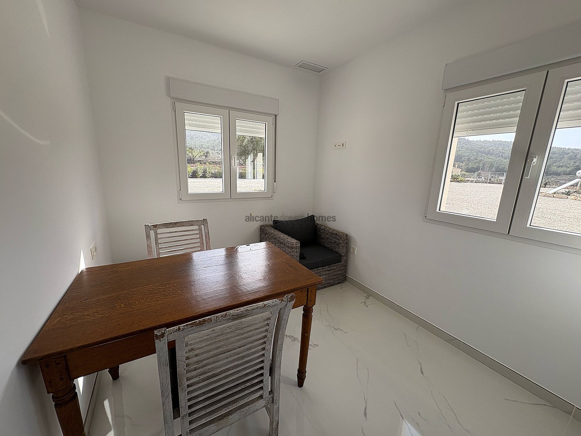 Resale - 4 Bedroom 3 Bathroom Villa in Pinoso - , Pinoso, Alicante, Spain - Alicante