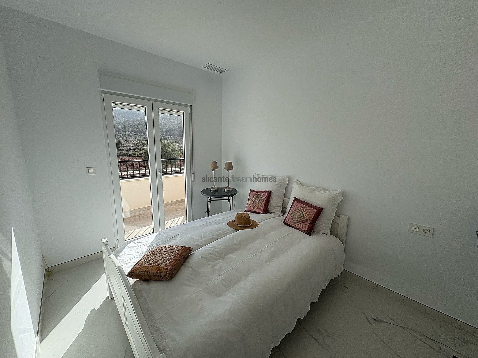 Resale - 4 Bedroom 3 Bathroom Villa in Pinoso - , Pinoso, Alicante, Spain - Alicante