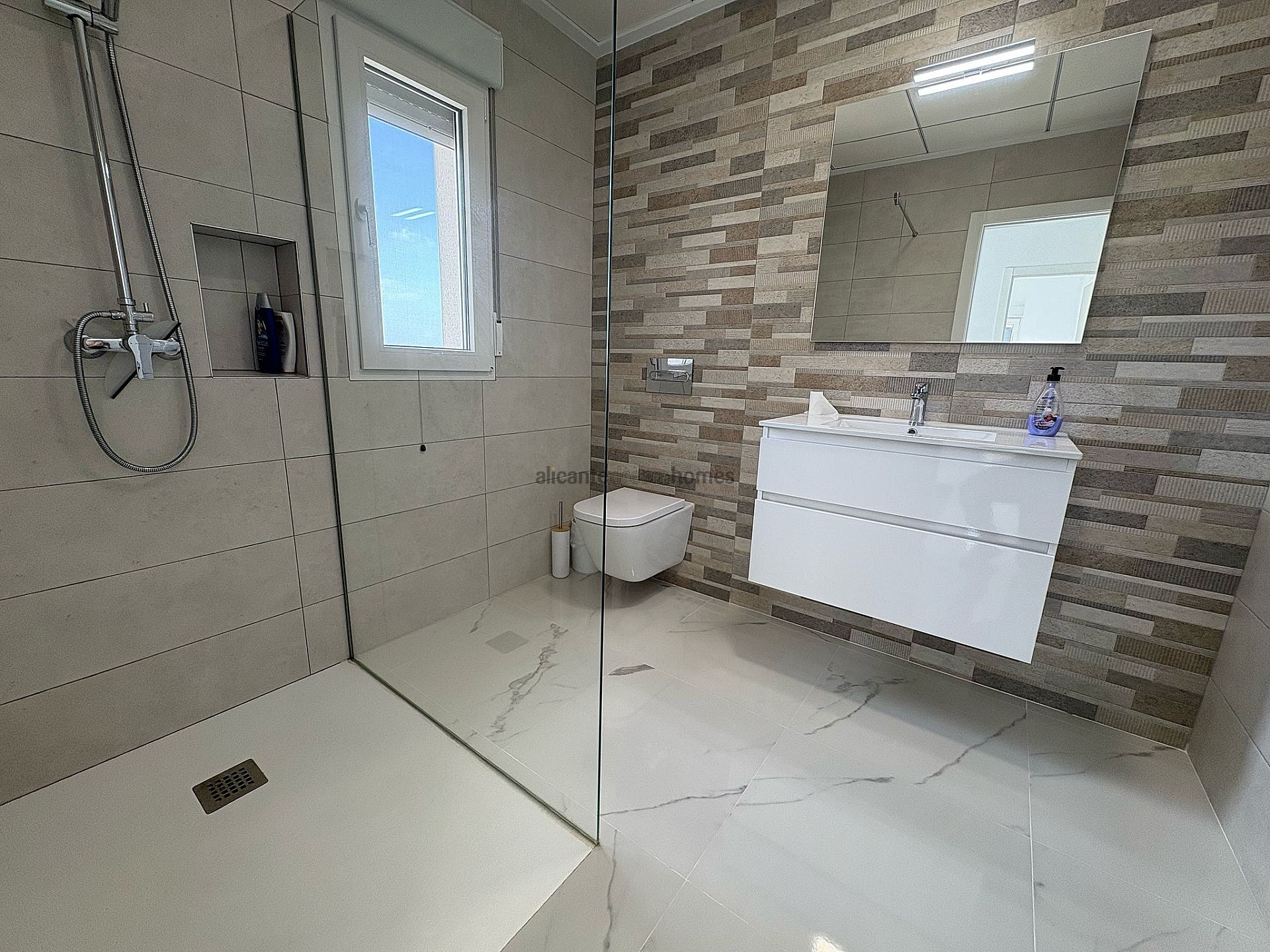 Resale - 4 Bedroom 3 Bathroom Villa in Pinoso - , Pinoso, Alicante, Spain - Alicante