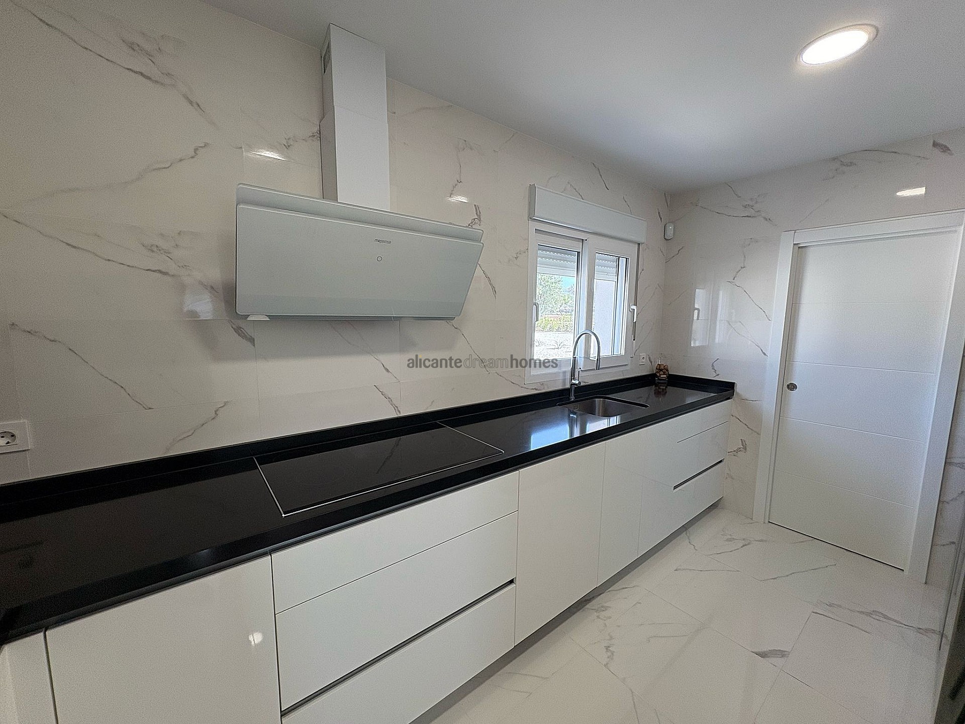 Resale - 4 Bedroom 3 Bathroom Villa in Pinoso - , Pinoso, Alicante, Spain - Alicante