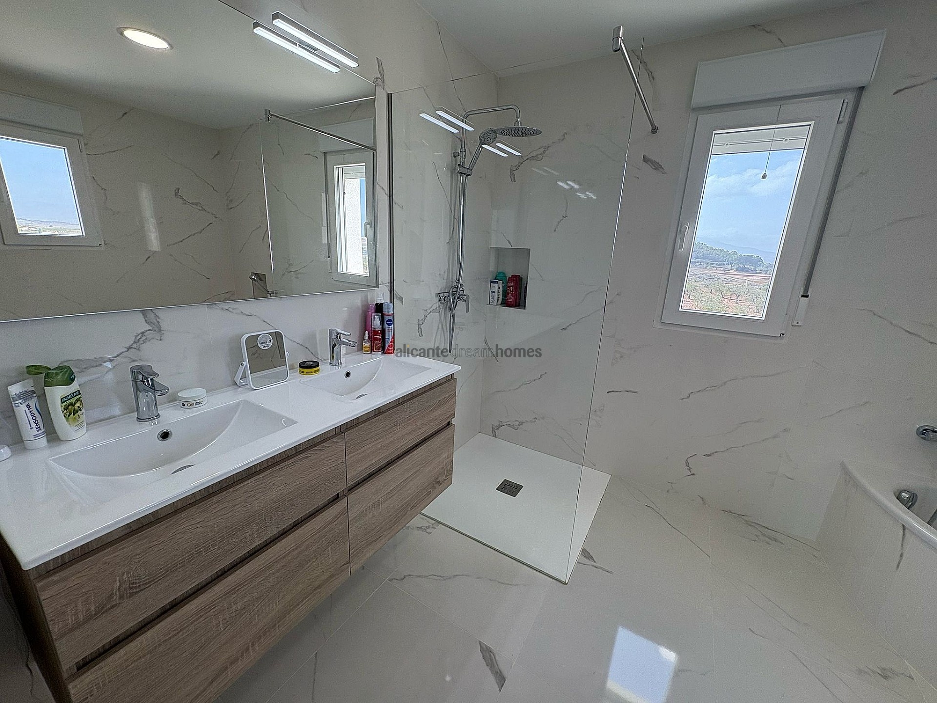 Resale - 4 Bedroom 3 Bathroom Villa in Pinoso - , Pinoso, Alicante, Spain - Alicante