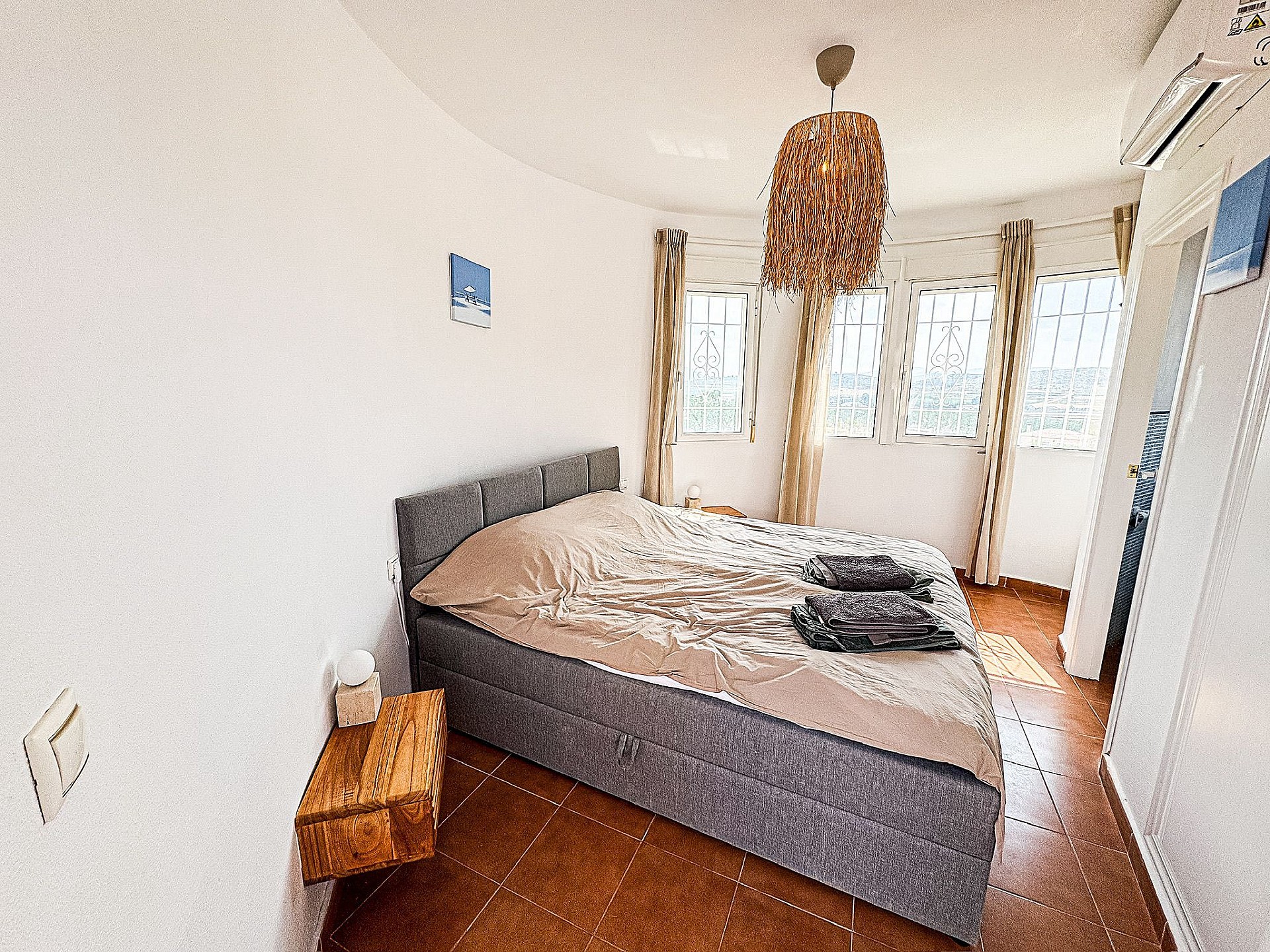 Sold - 5 Bedroom 4 Bathroom Villa in Pinoso -  - Alicante