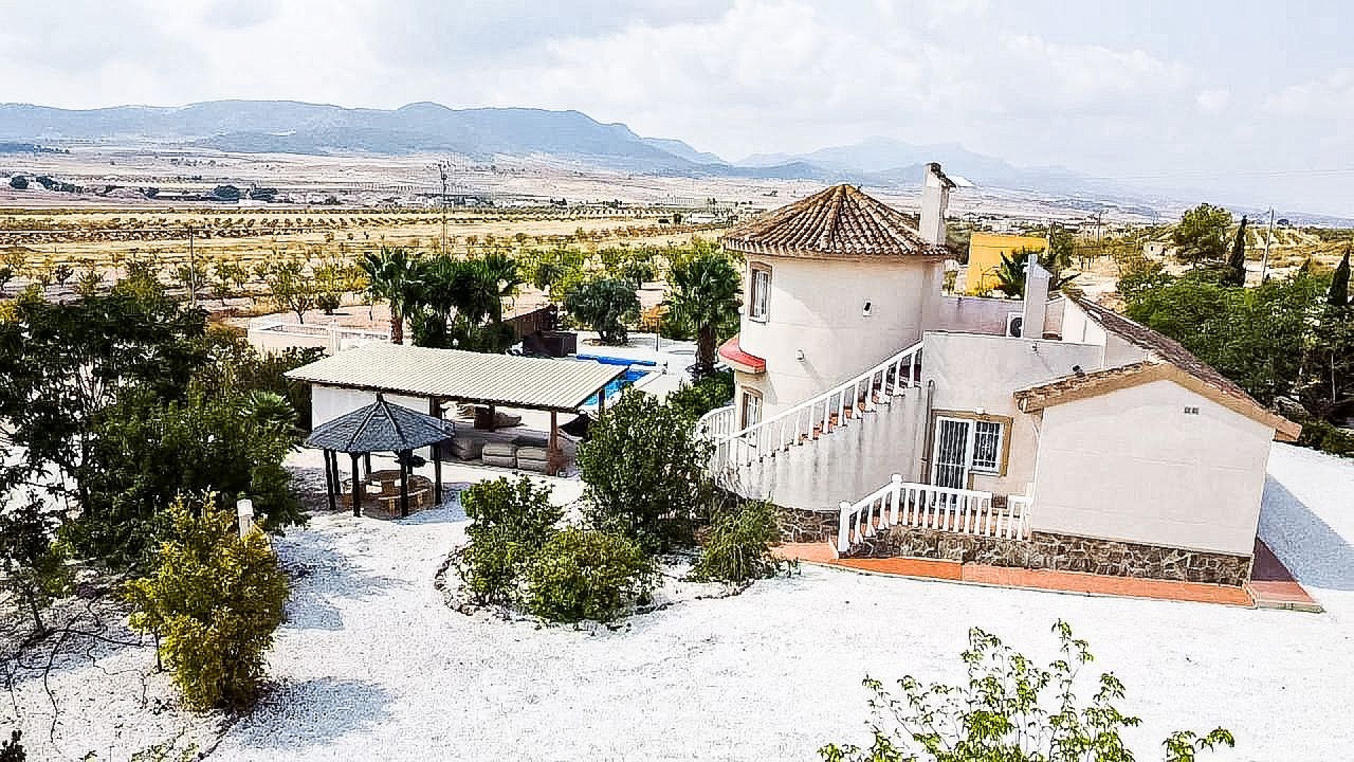 Sold - 5 Bedroom 4 Bathroom Villa in Pinoso -  - Alicante