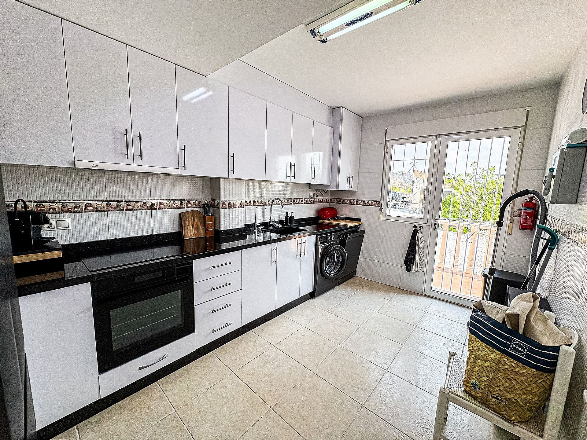 Sold - 5 Bedroom 4 Bathroom Villa in Pinoso -  - Alicante