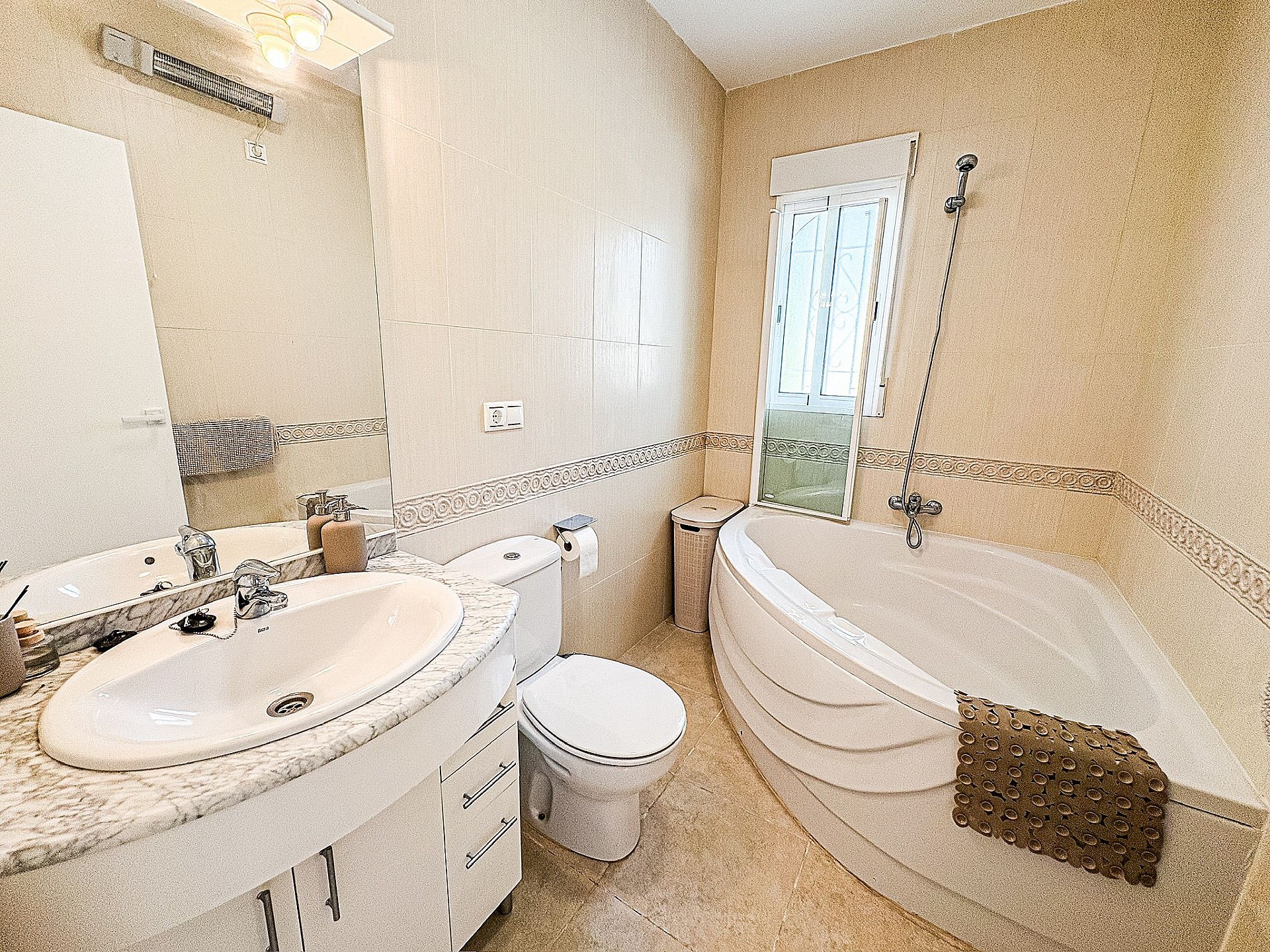 Sold - 5 Bedroom 4 Bathroom Villa in Pinoso -  - Alicante