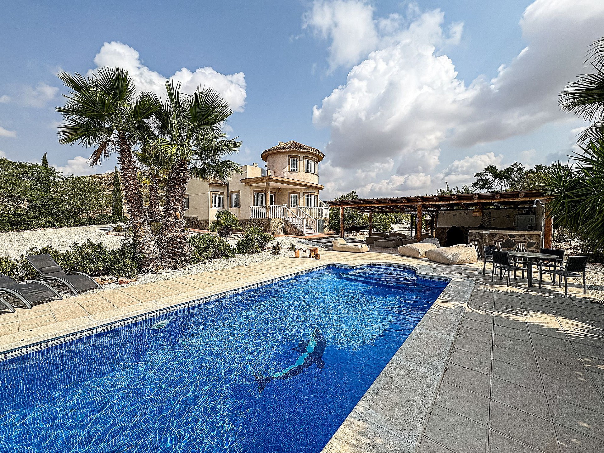 Sold - 5 Bedroom 4 Bathroom Villa in Pinoso -  - Alicante