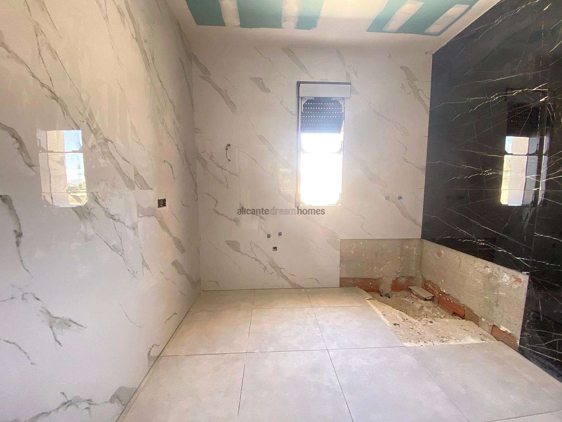 Resale - 3 Bedroom 2 Bathroom Villa in Caballusa -  - Alicante