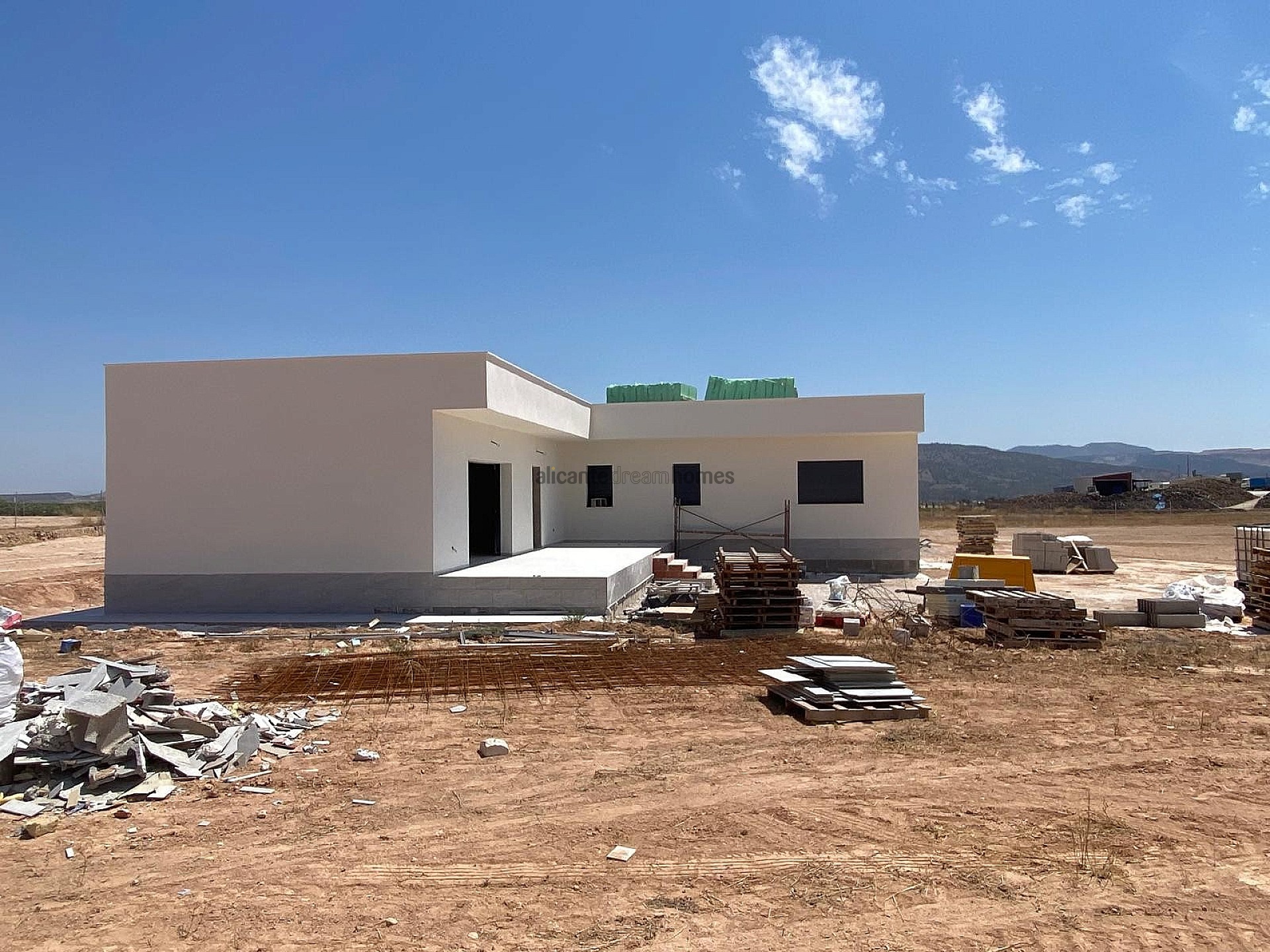 Resale - 3 Bedroom 2 Bathroom Villa in Caballusa -  - Alicante