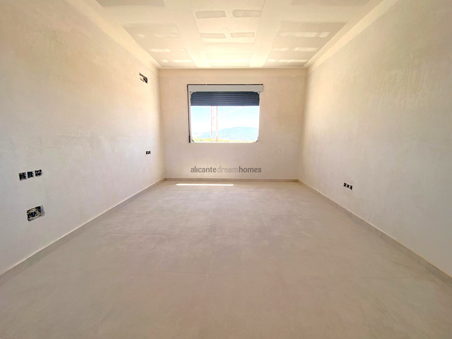 Resale - 3 Bedroom 2 Bathroom Villa in Caballusa -  - Alicante