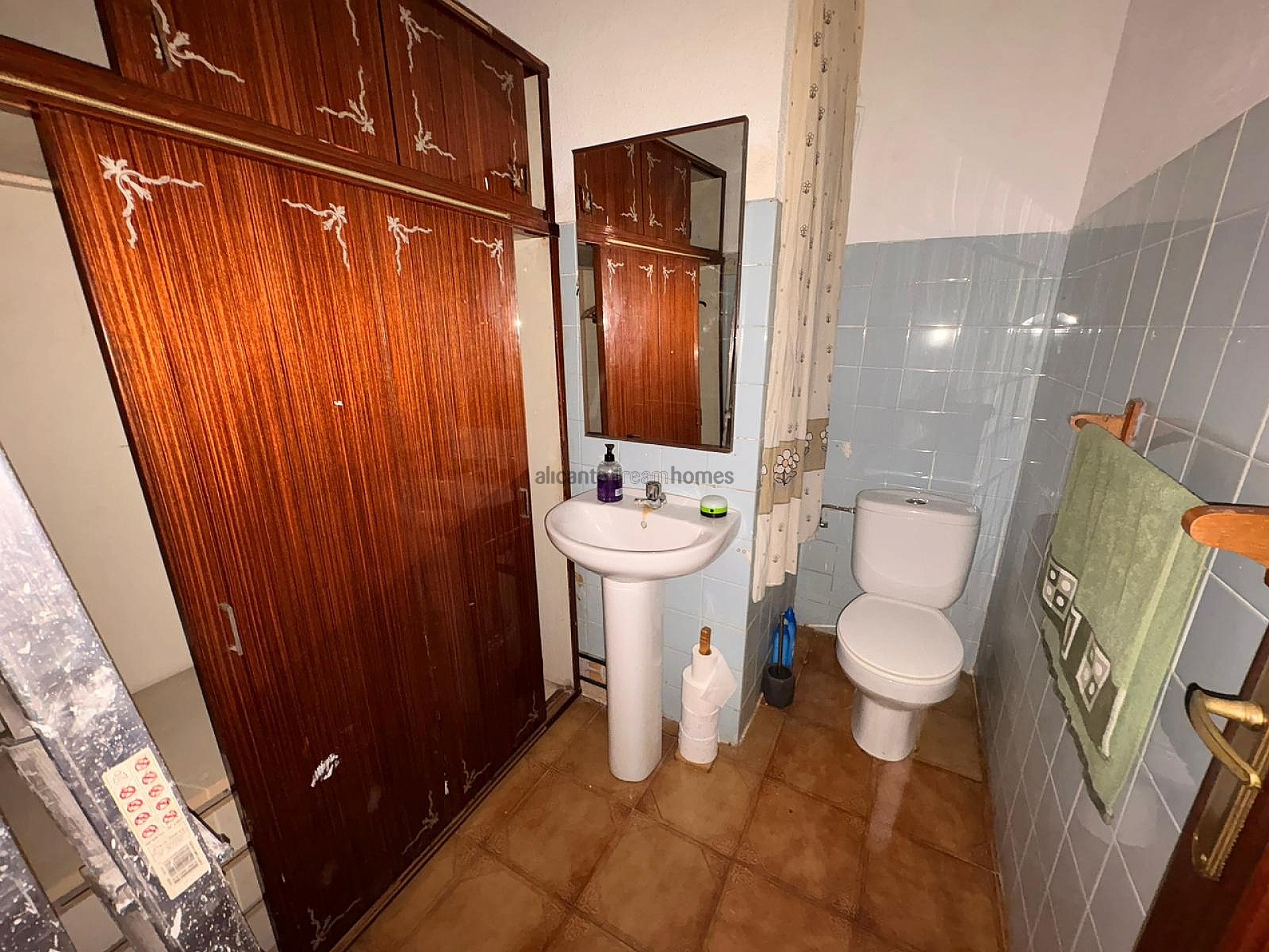 Resale - 3 Bedroom 2 Bathroom Apartment in Onil -  - Alicante
