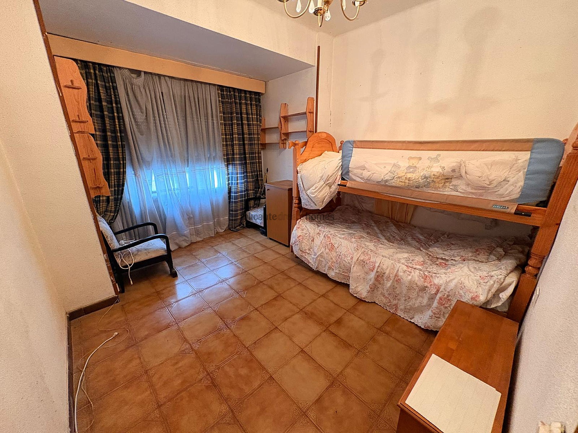 Resale - 3 Bedroom 2 Bathroom Apartment in Onil -  - Alicante