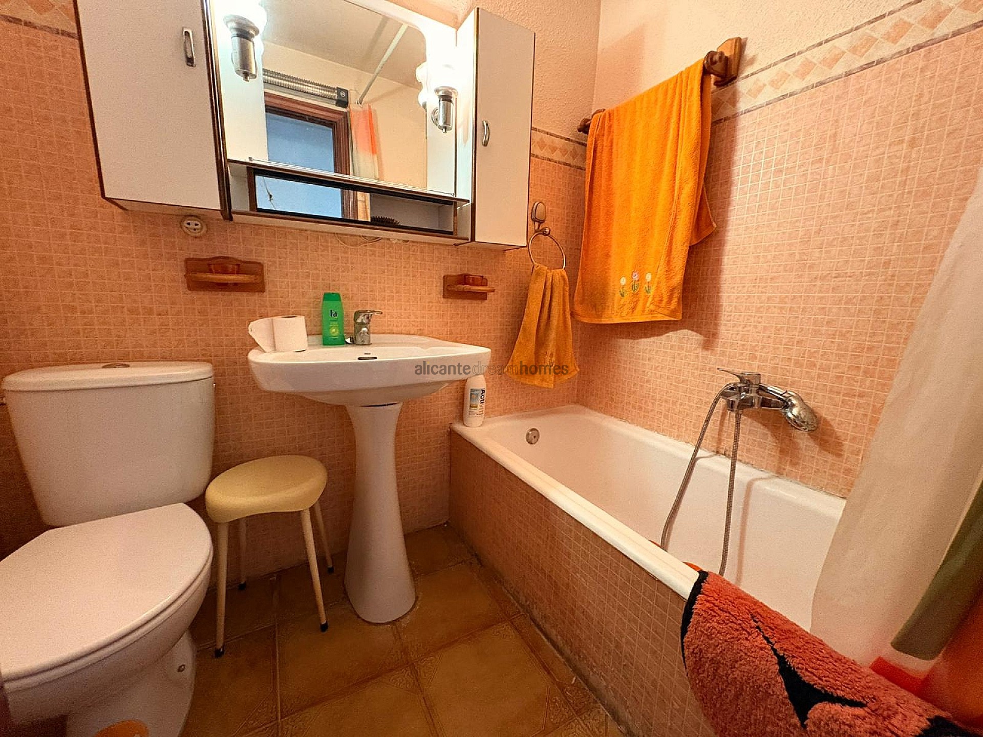 Resale - 3 Bedroom 2 Bathroom Apartment in Onil -  - Alicante