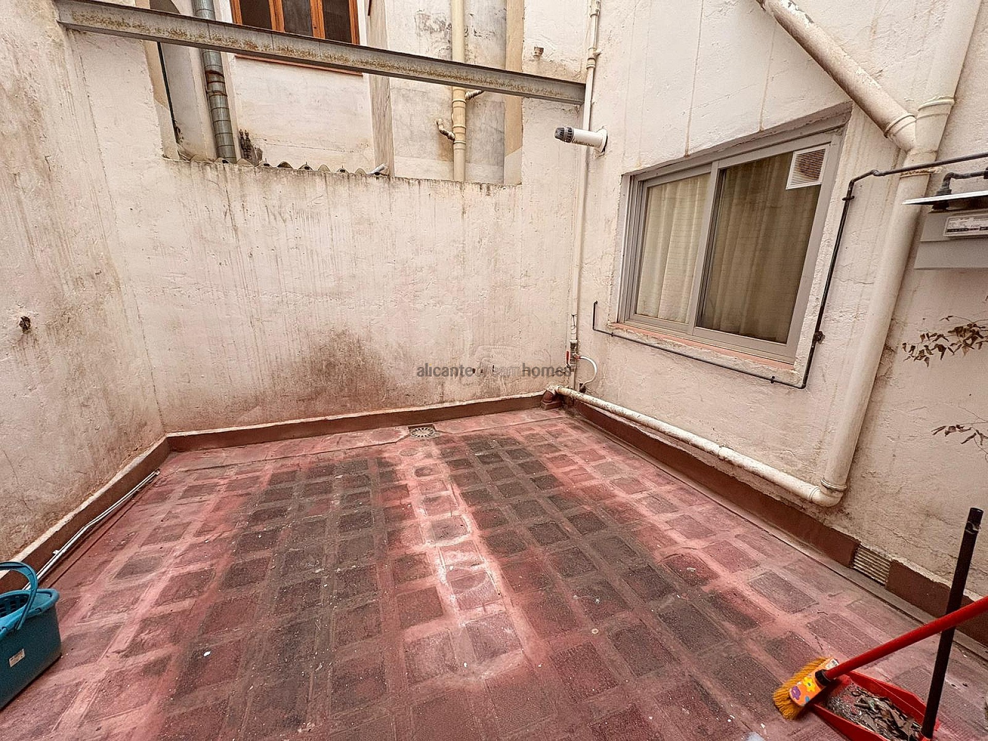 Resale - 3 Bedroom 2 Bathroom Apartment in Onil -  - Alicante