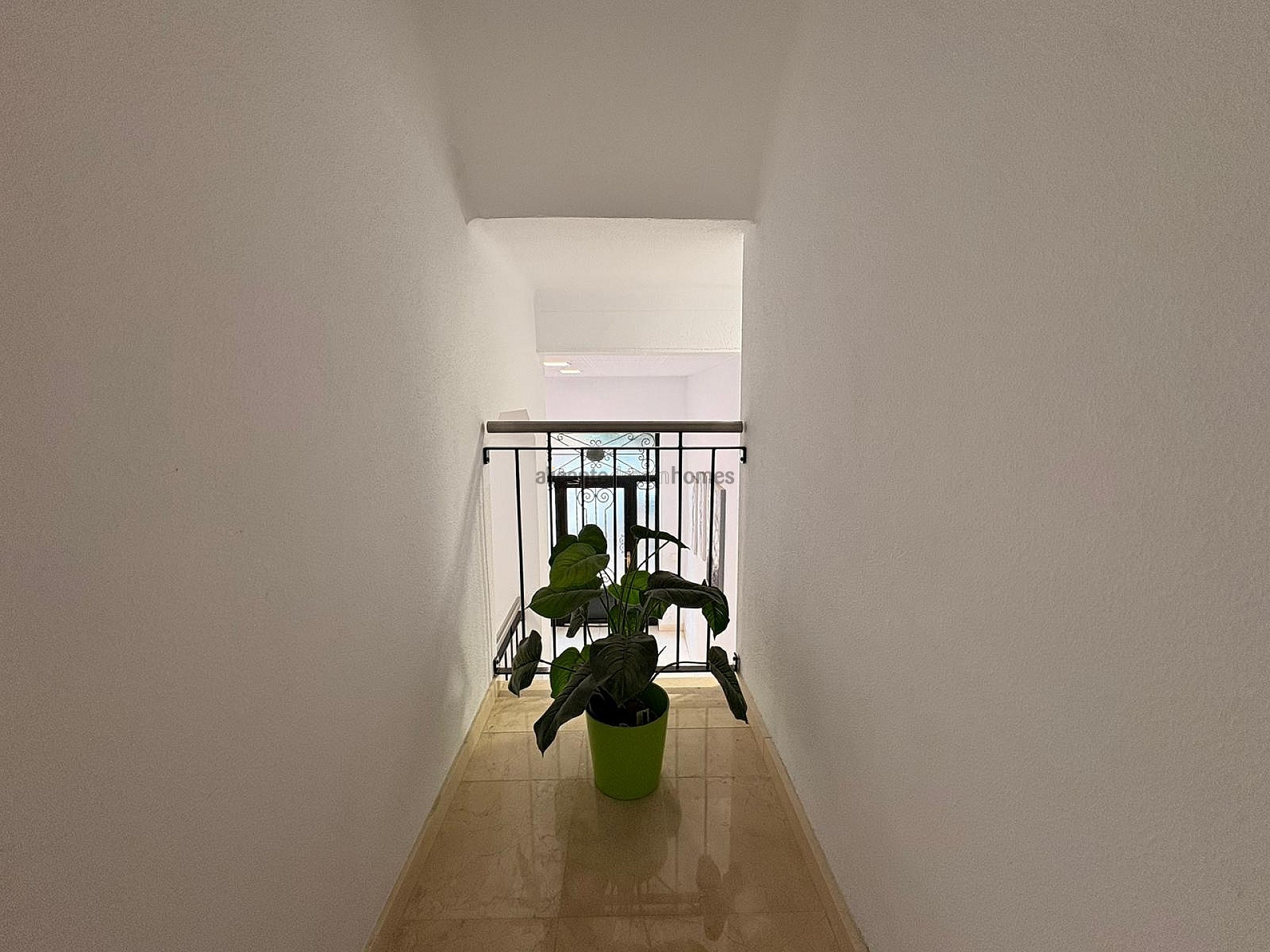 Resale - 3 Bedroom 2 Bathroom Apartment in Onil -  - Alicante