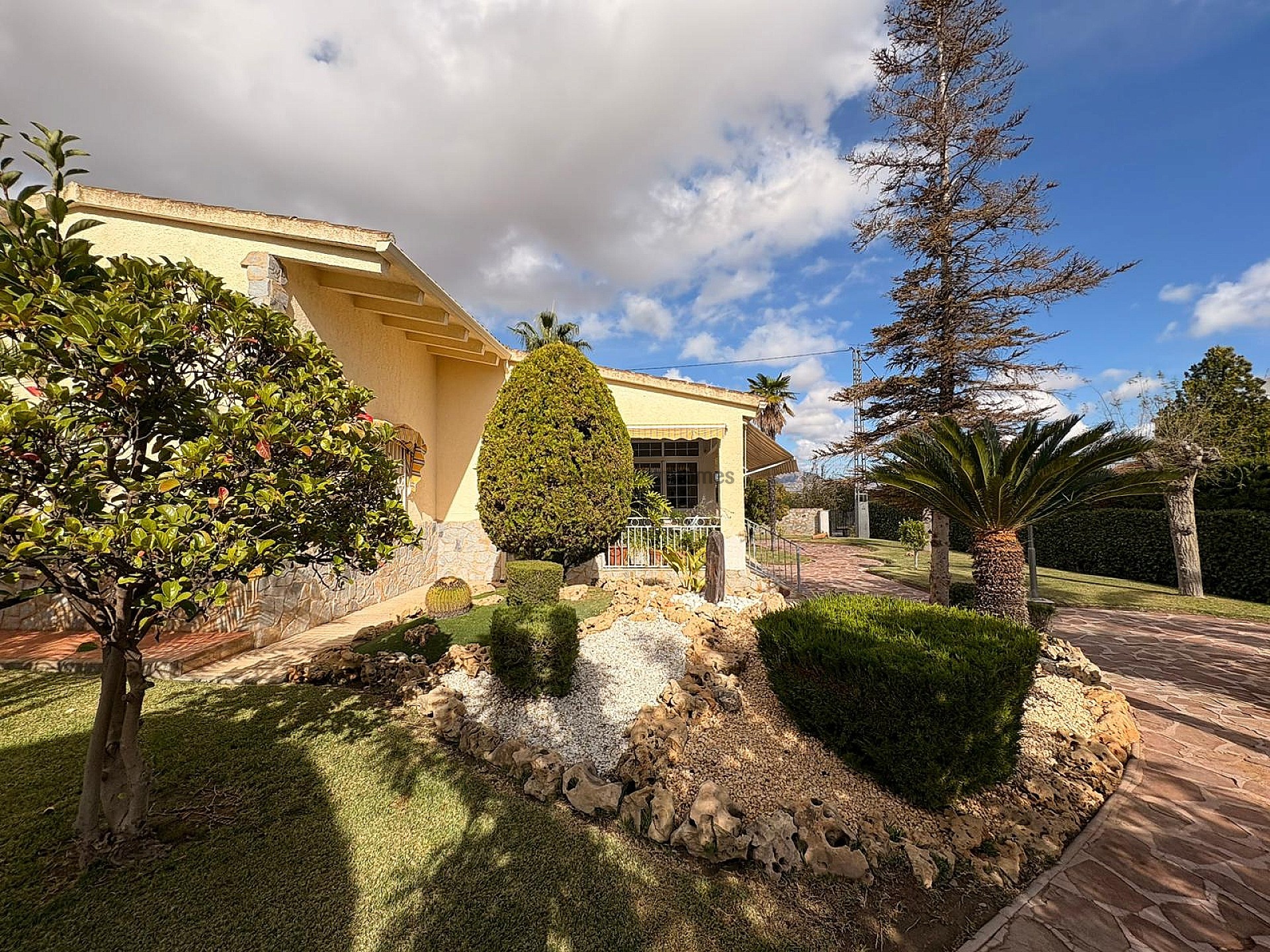 Resale - 4 Bedroom 2 Bathroom Villa in Monóvar -  - Alicante