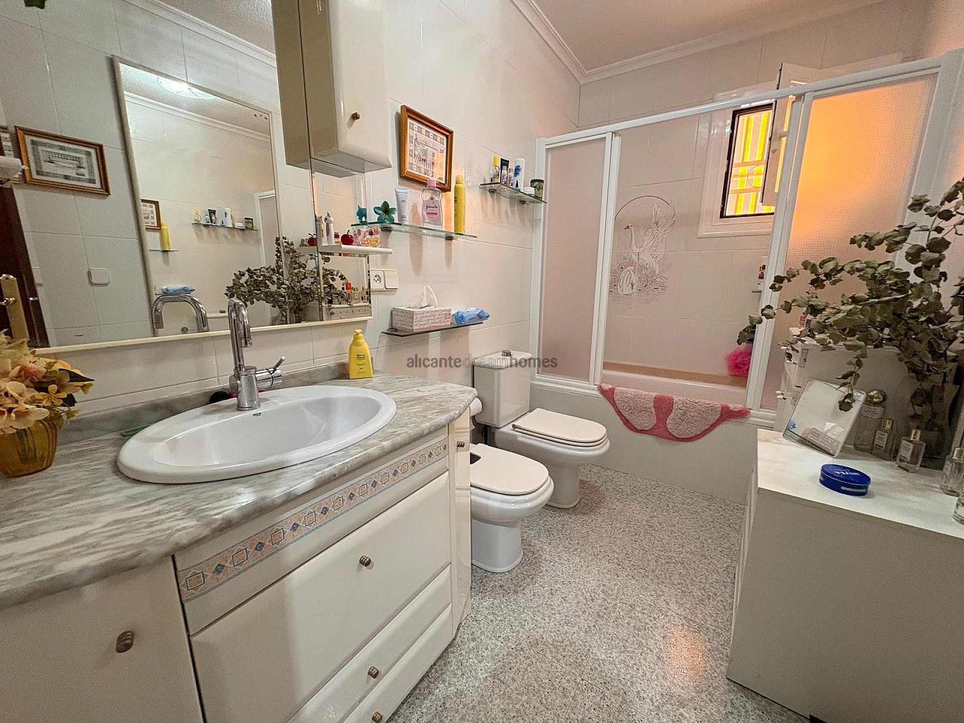 Resale - 4 Bedroom 2 Bathroom Villa in Monóvar -  - Alicante