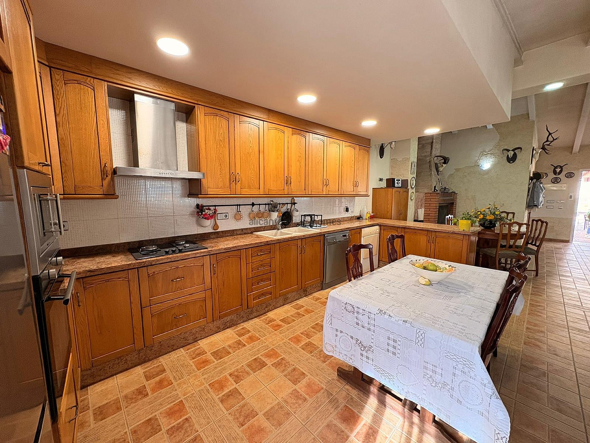 Resale - 4 Bedroom 2 Bathroom Villa in Monóvar -  - Alicante