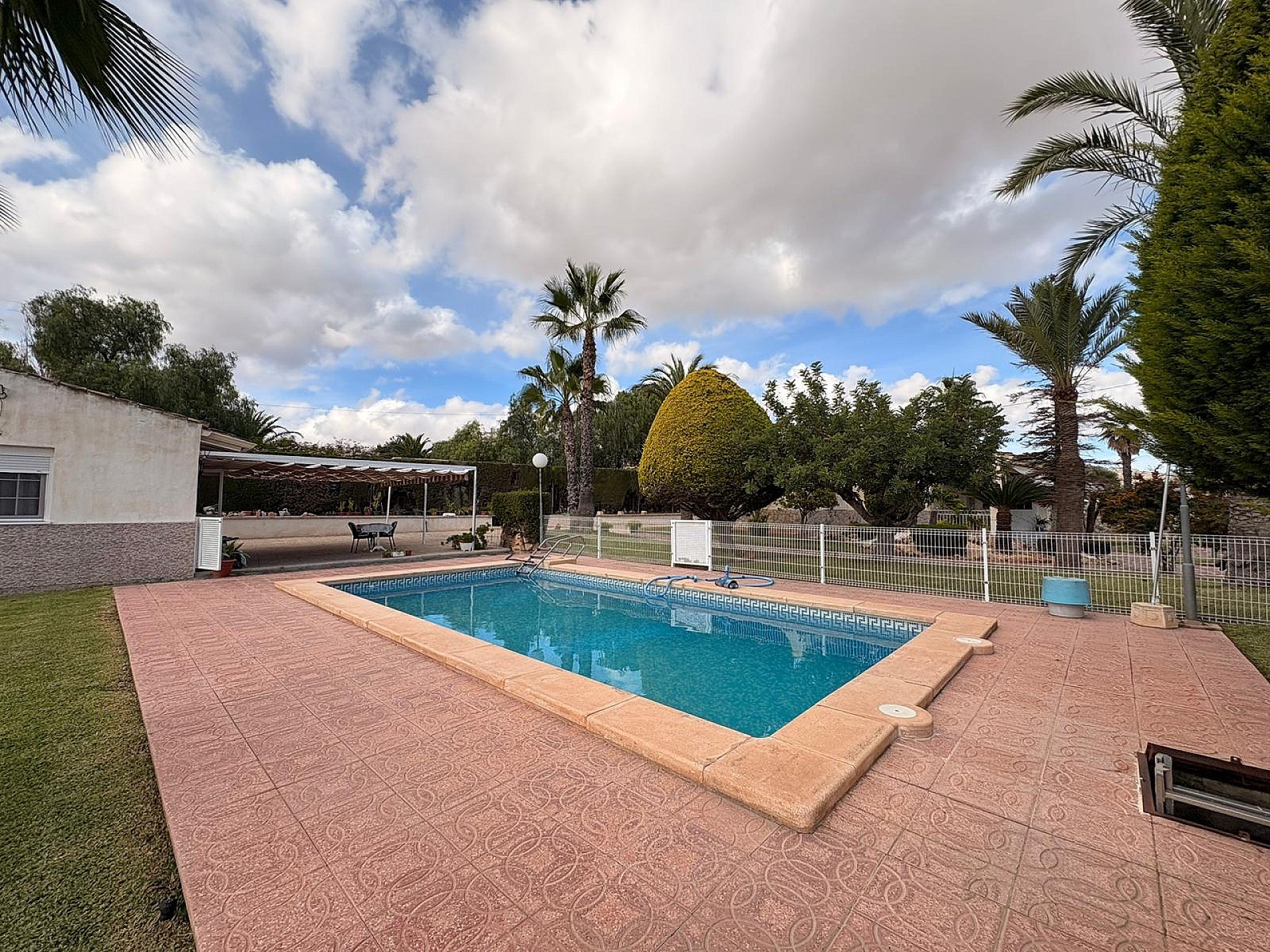 Resale - 4 Bedroom 2 Bathroom Villa in Monóvar -  - Alicante
