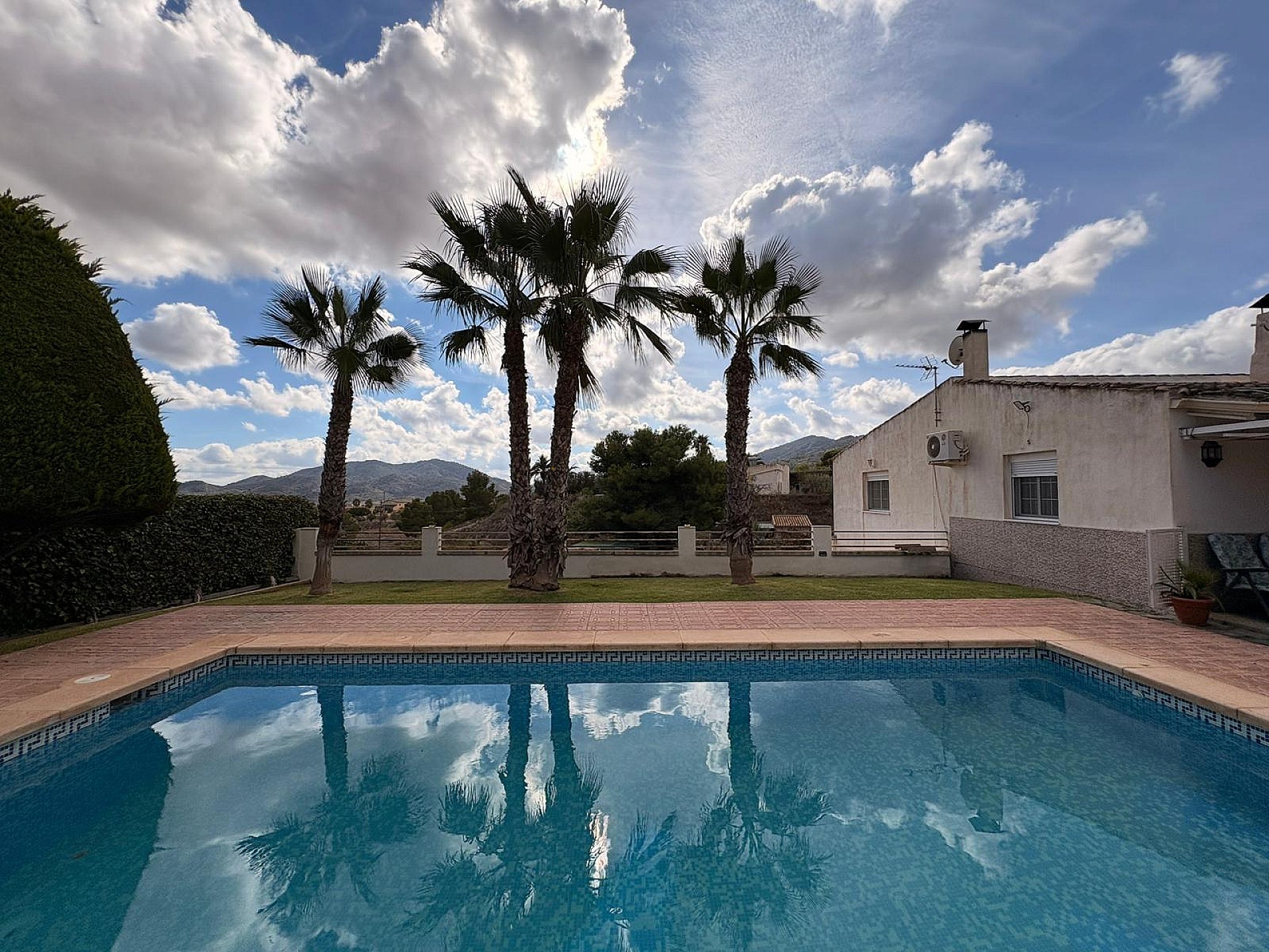 Resale - 4 Bedroom 2 Bathroom Villa in Monóvar -  - Alicante