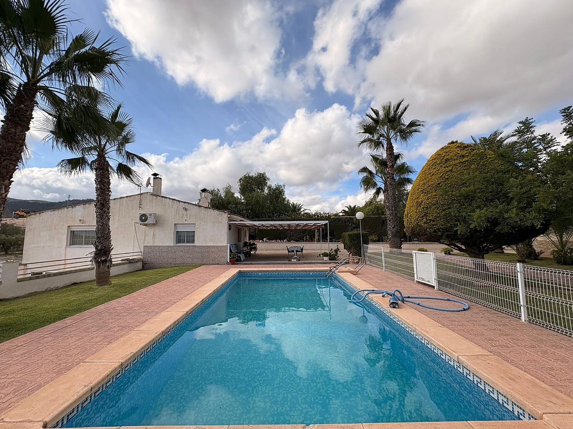 Resale - 4 Bedroom 2 Bathroom Villa in Monóvar -  - Alicante