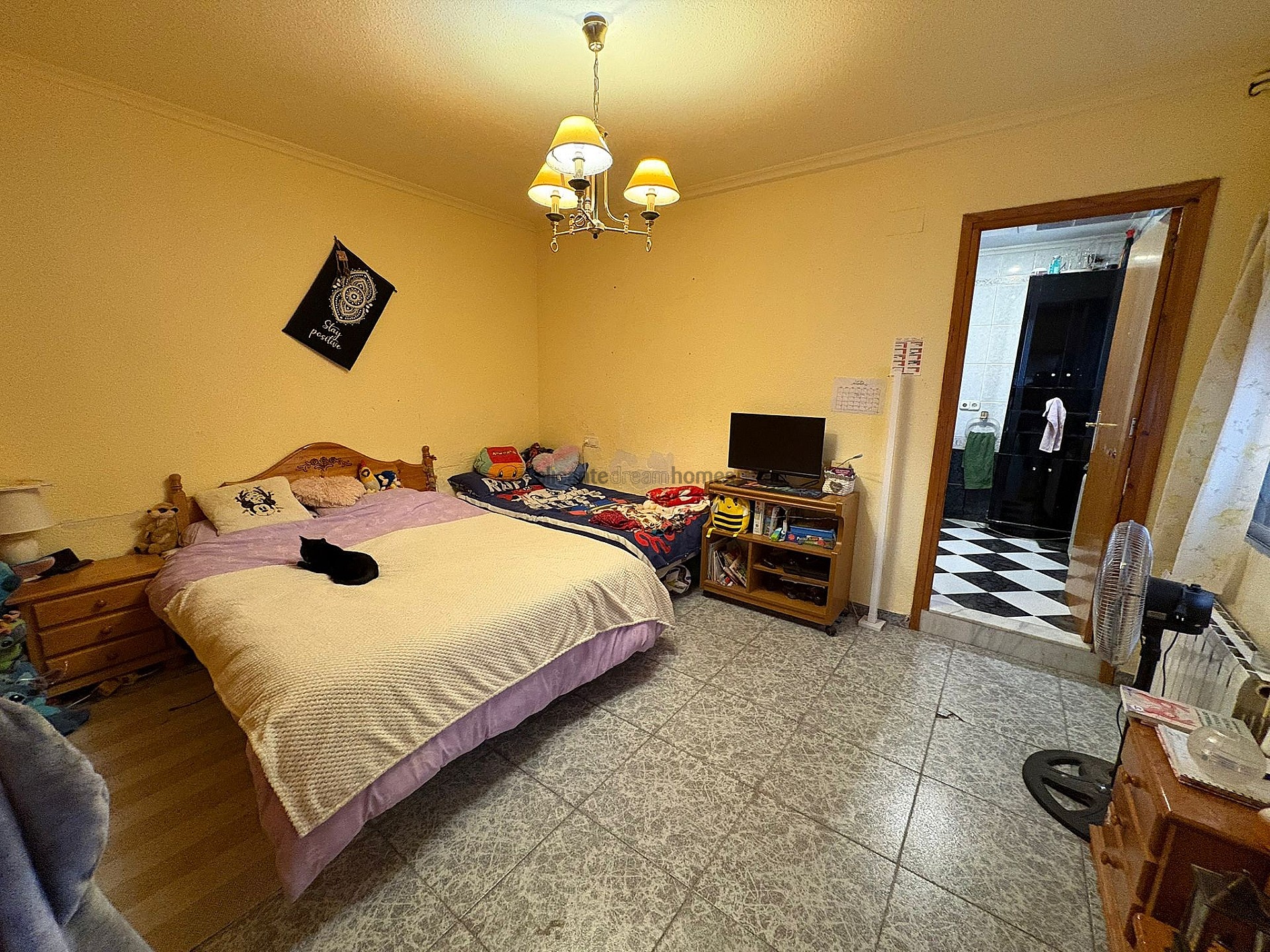 Resale - 6 Bedroom 3 Bathroom Village house in Monóvar -  - Alicante