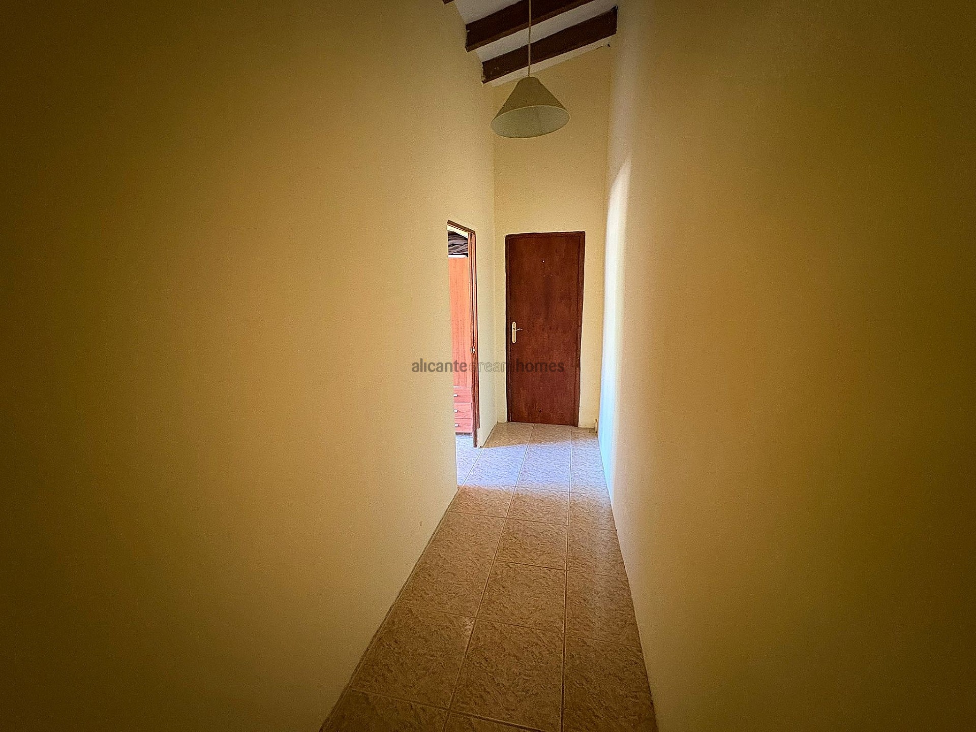 Resale - 6 Bedroom 3 Bathroom Village house in Monóvar -  - Alicante