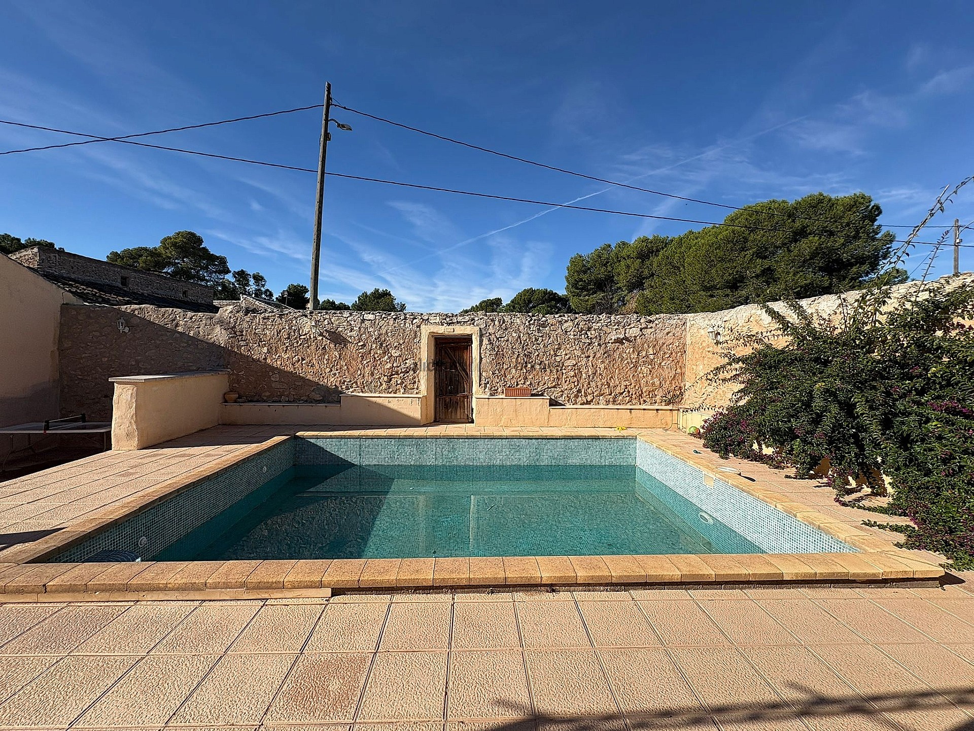 Resale - 6 Bedroom 3 Bathroom Village house in Monóvar -  - Alicante