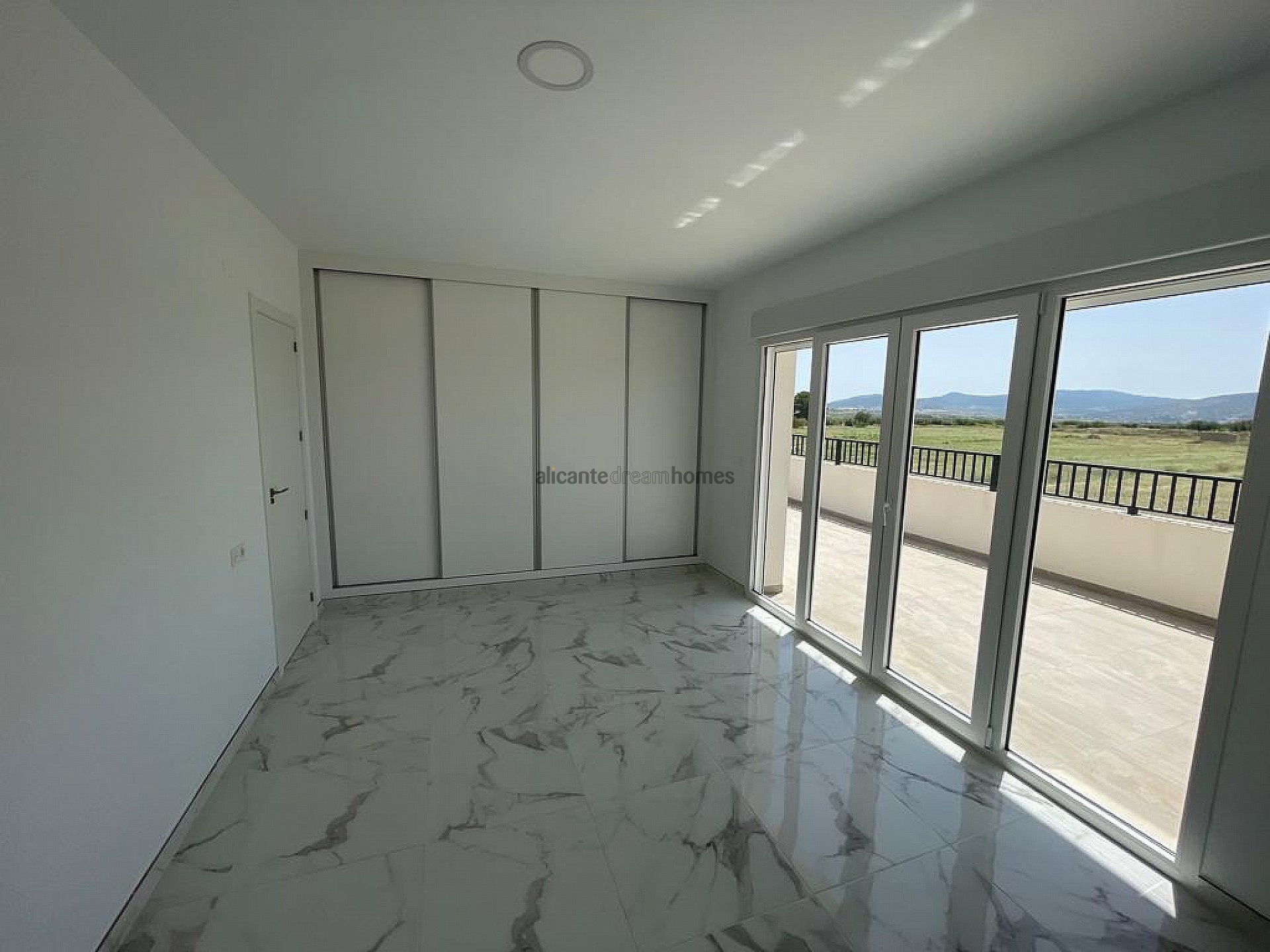 Resale - 4 Bedroom 3 Bathroom Villa in Pinoso - , Pinoso, Alicante, Spain - Alicante