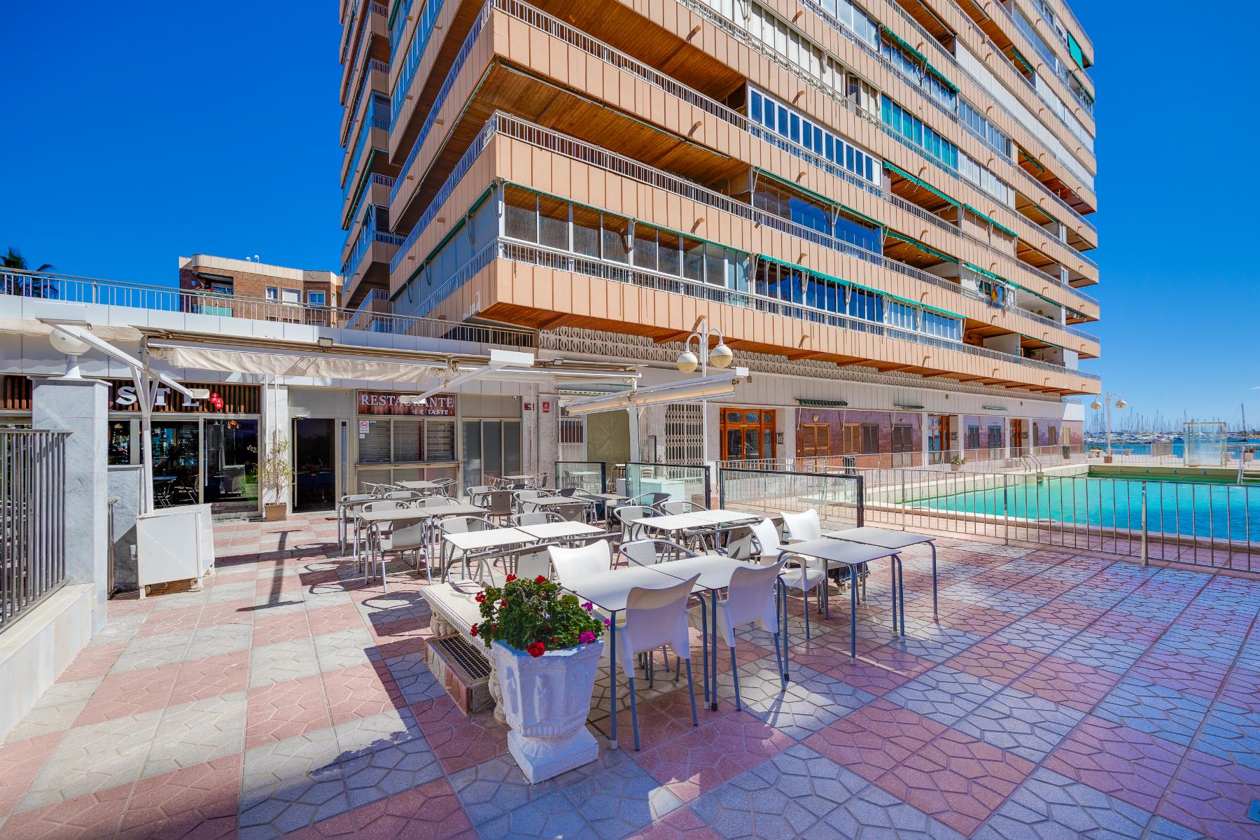 Resale - 3 Bedroom 2 Bathroom Apartamento in Torrevieja - Playa del Acequión - Alicante