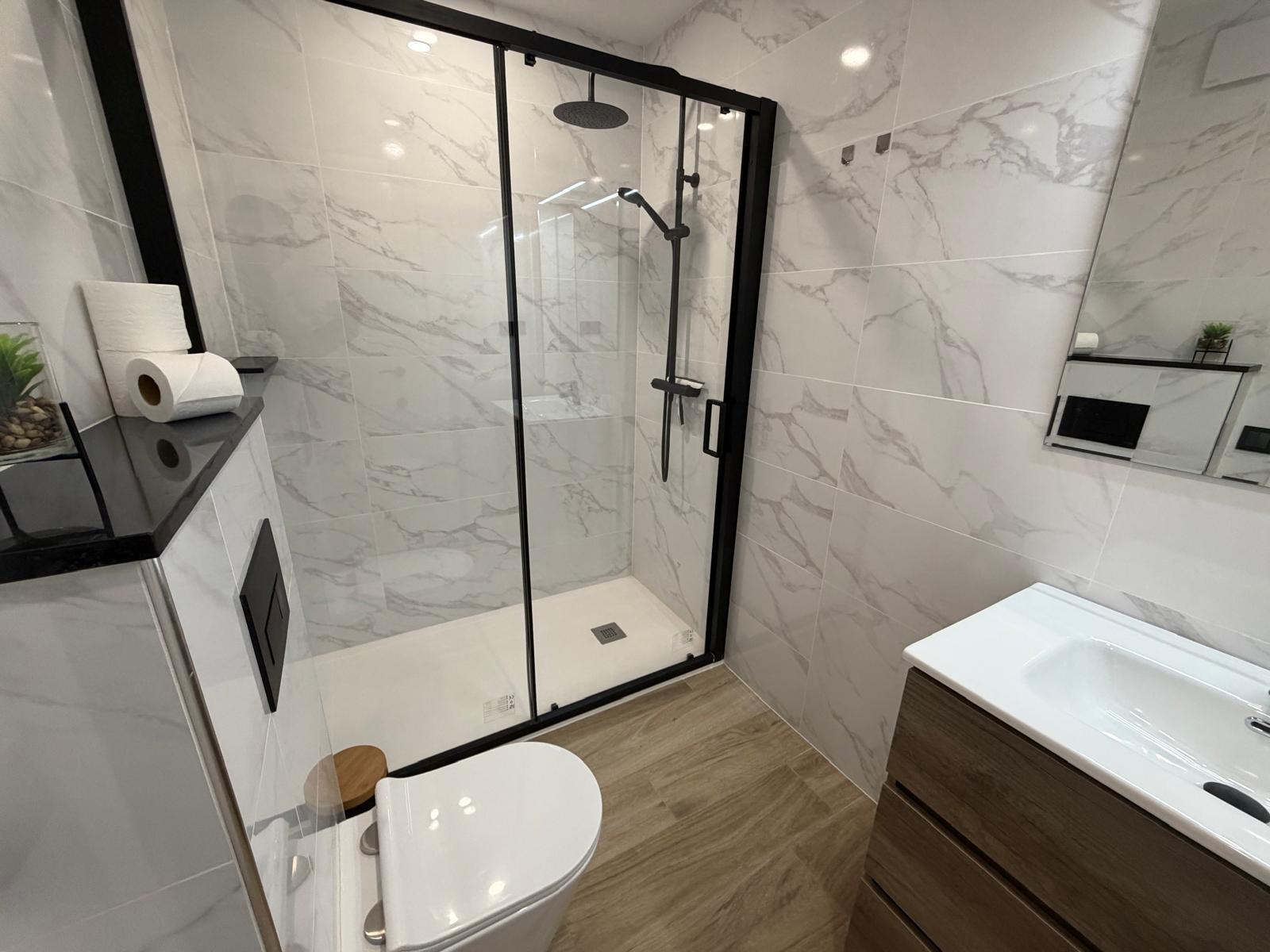 Resale - 3 Bedroom 2 Bathroom Apartamento in Torrevieja - Playa del Acequión - Alicante