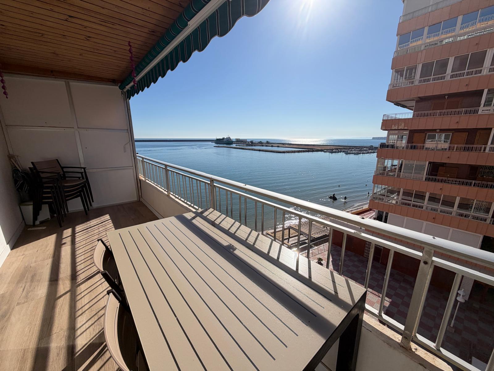 Resale - 3 Bedroom 2 Bathroom Apartamento in Torrevieja - Playa del Acequión - Alicante