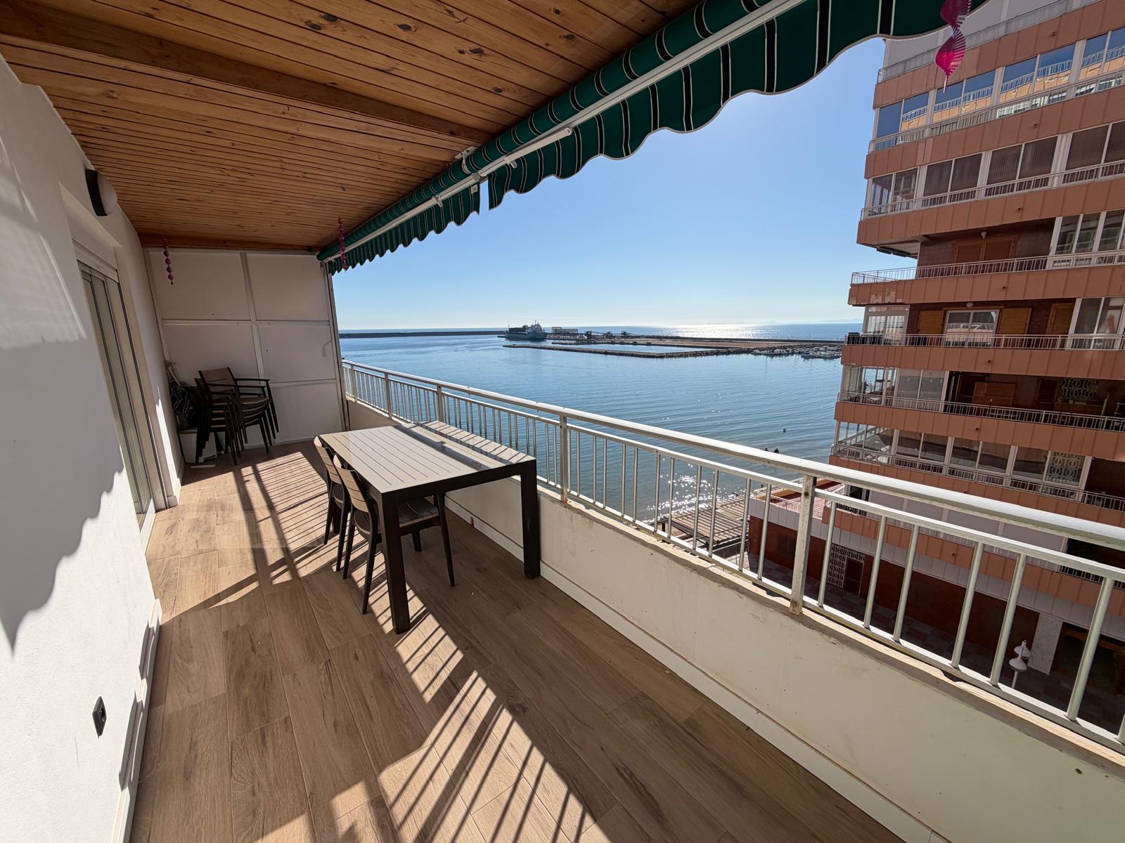 Resale - 3 Bedroom 2 Bathroom Apartamento in Torrevieja - Playa del Acequión - Alicante