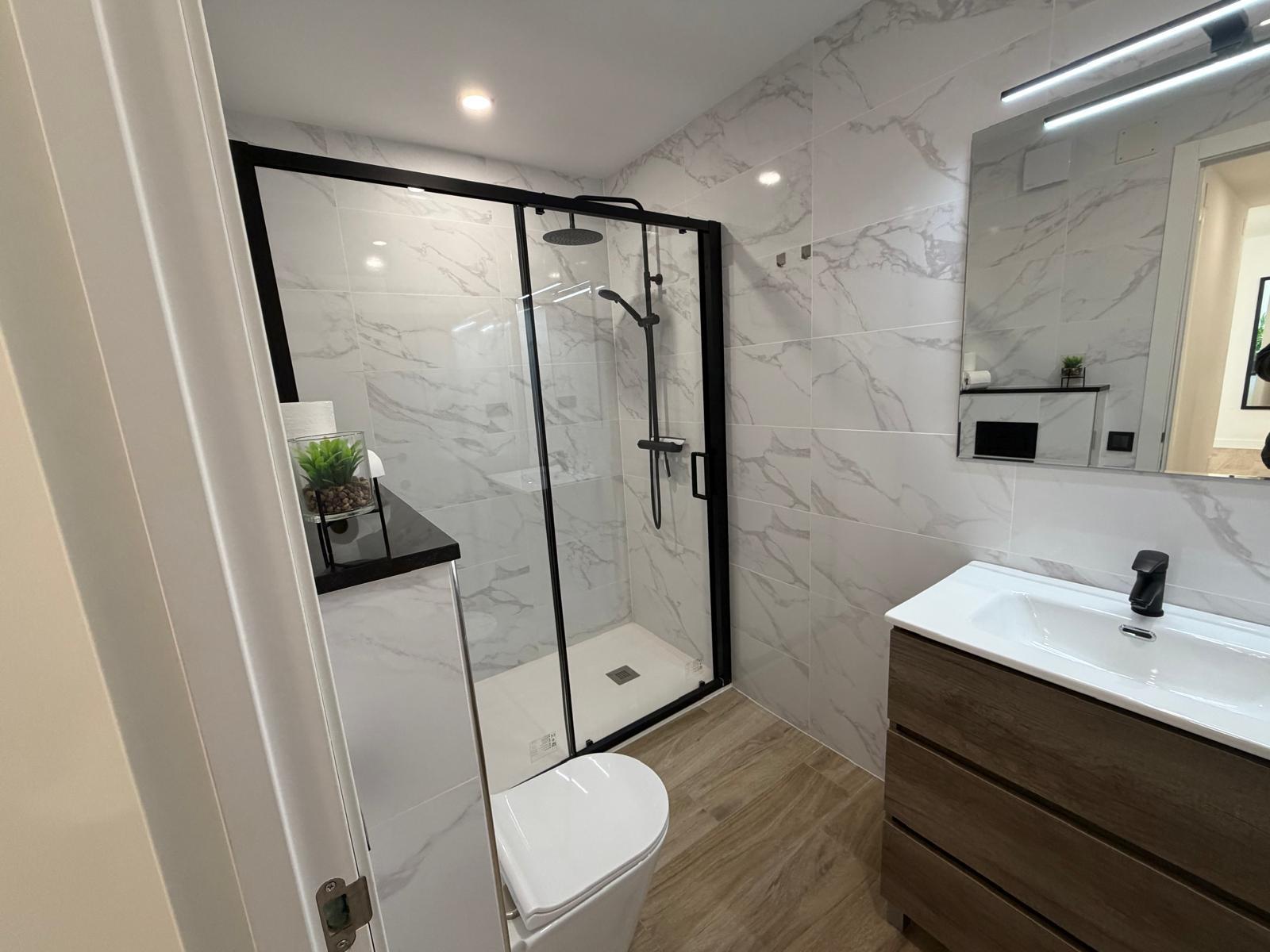 Resale - 3 Bedroom 2 Bathroom Apartamento in Torrevieja - Playa del Acequión - Alicante