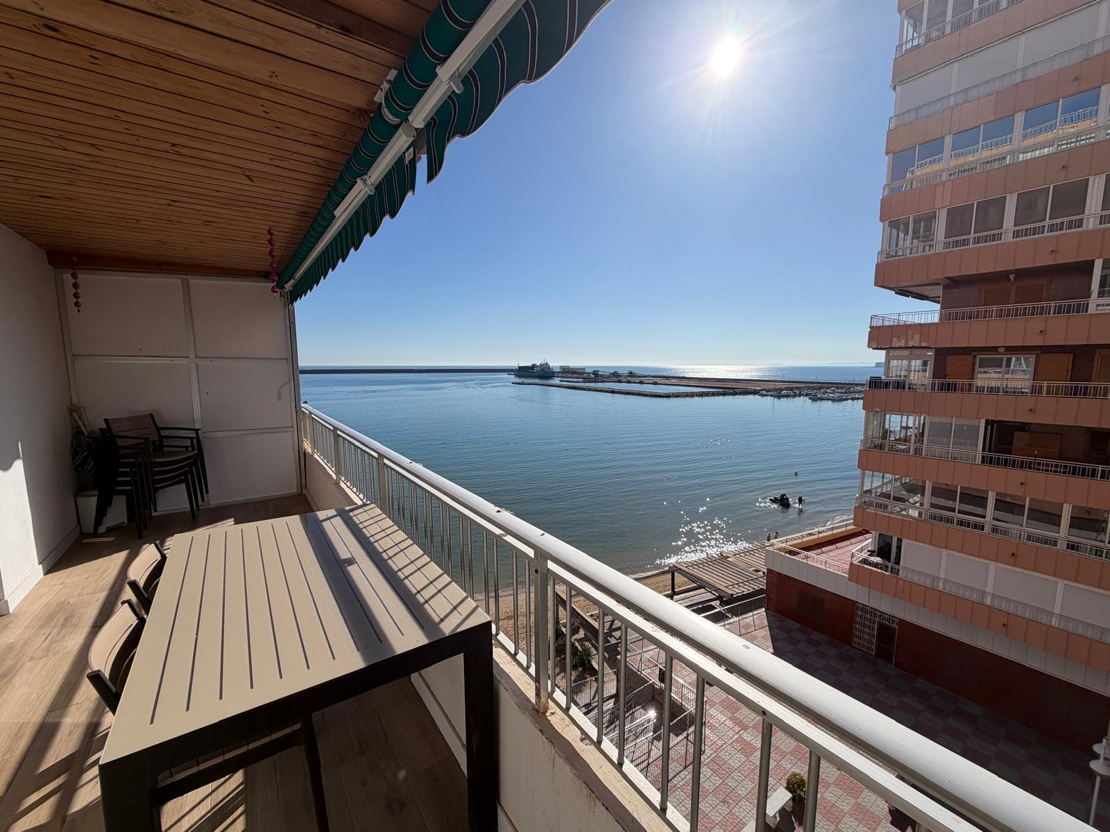 Resale - 3 Bedroom 2 Bathroom Apartamento in Torrevieja - Playa del Acequión - Alicante