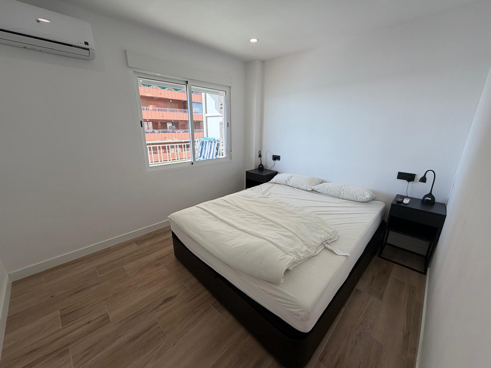 Resale - 3 Bedroom 2 Bathroom Apartamento in Torrevieja - Playa del Acequión - Alicante