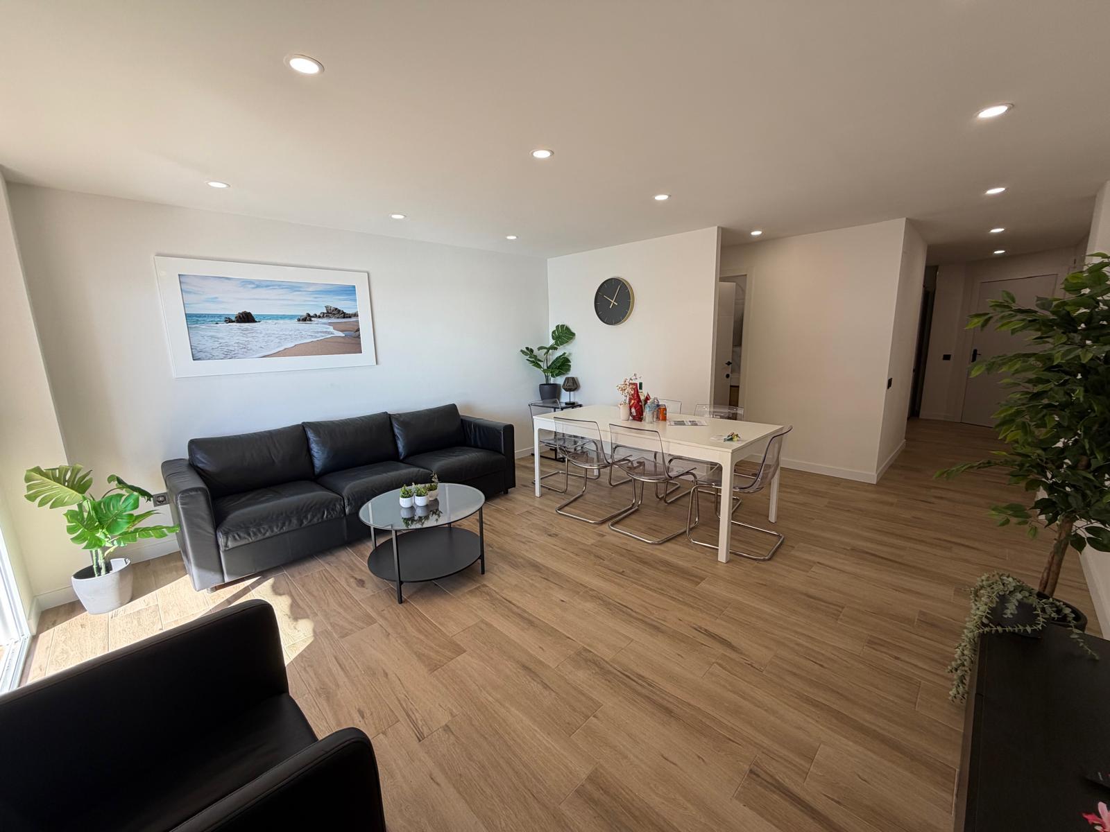 Resale - 3 Bedroom 2 Bathroom Apartamento in Torrevieja - Playa del Acequión - Alicante